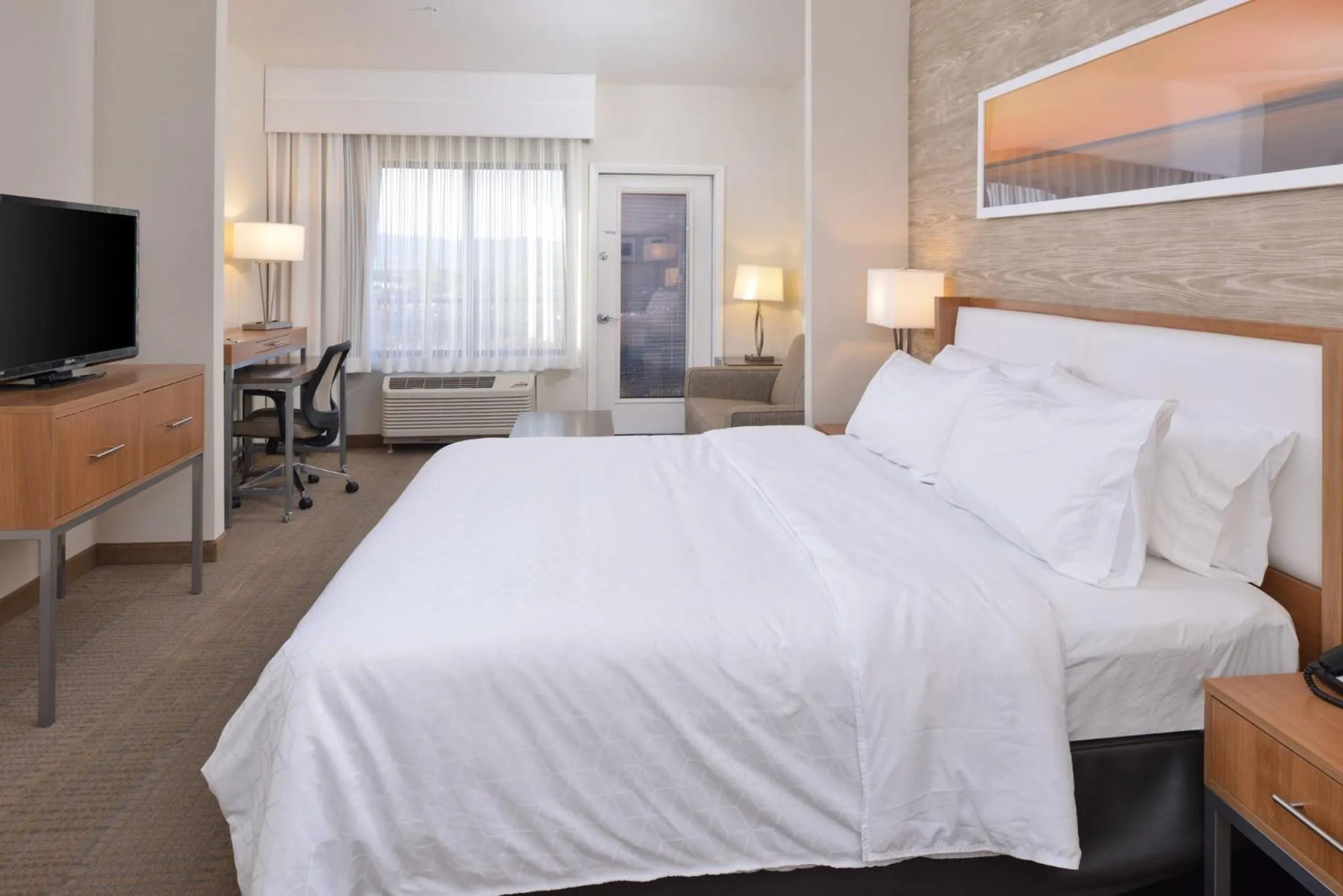 Photo of the whole room, Bed in Holiday Inn Express Pocatello by IHG