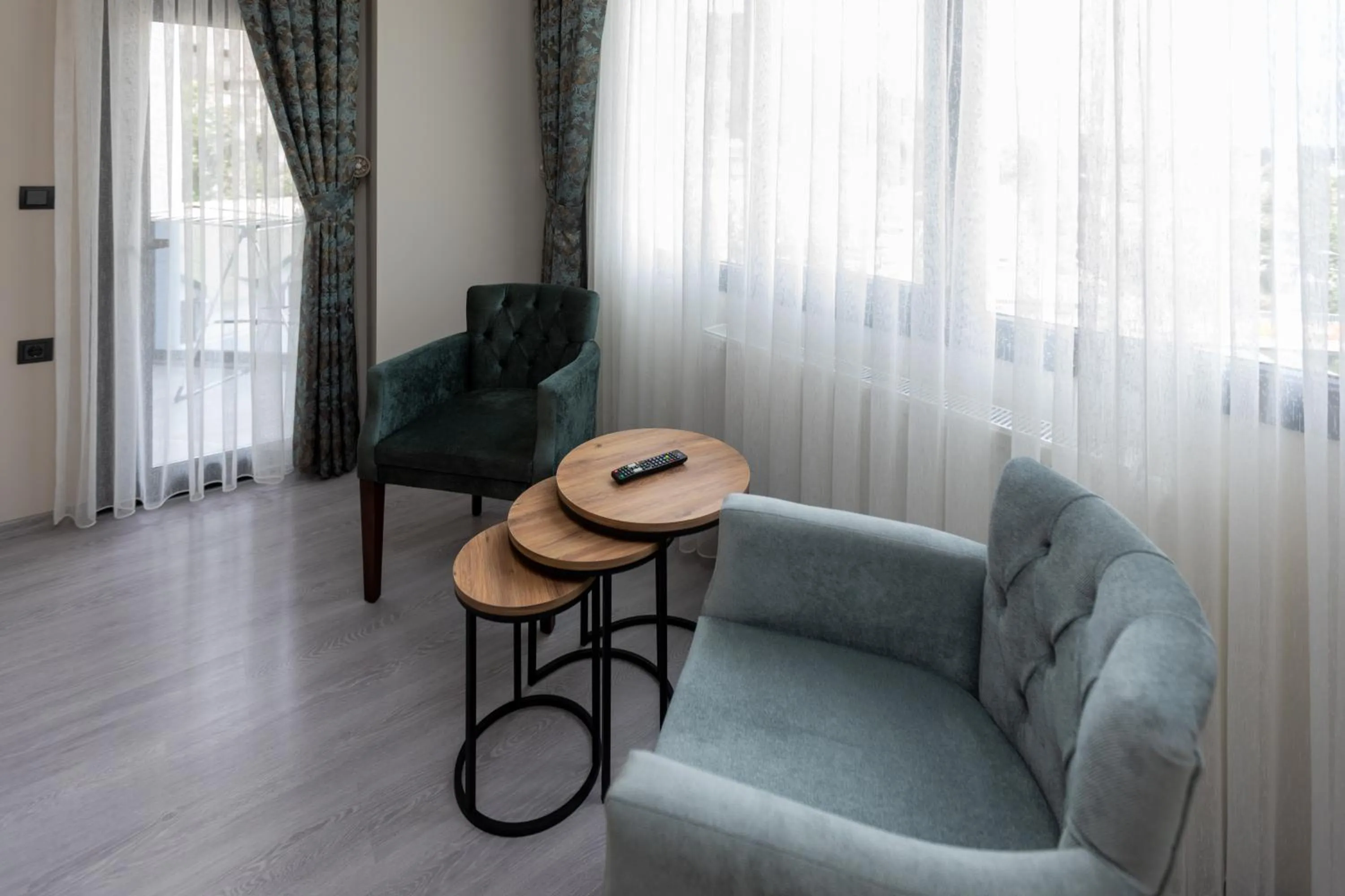 Living room in Moonlight Suite