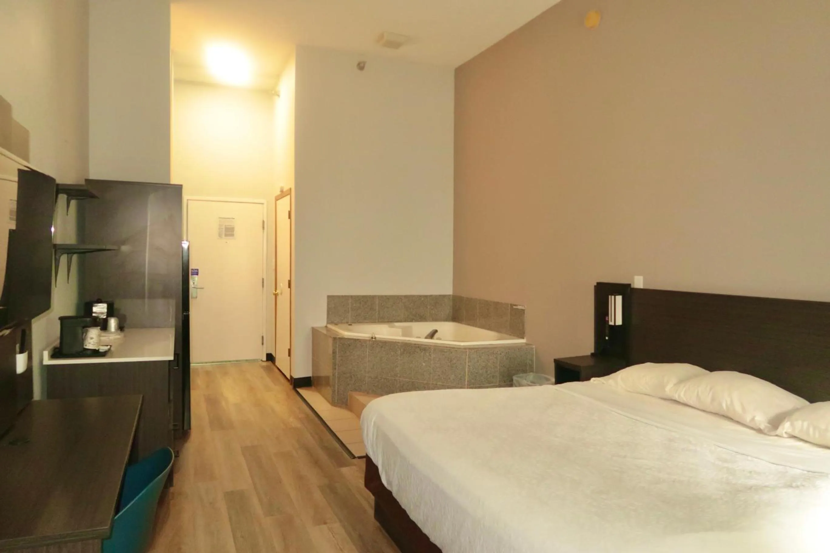 Bedroom, Bed in Studio 6 Elkhart, IN- Kitchenette Rooms