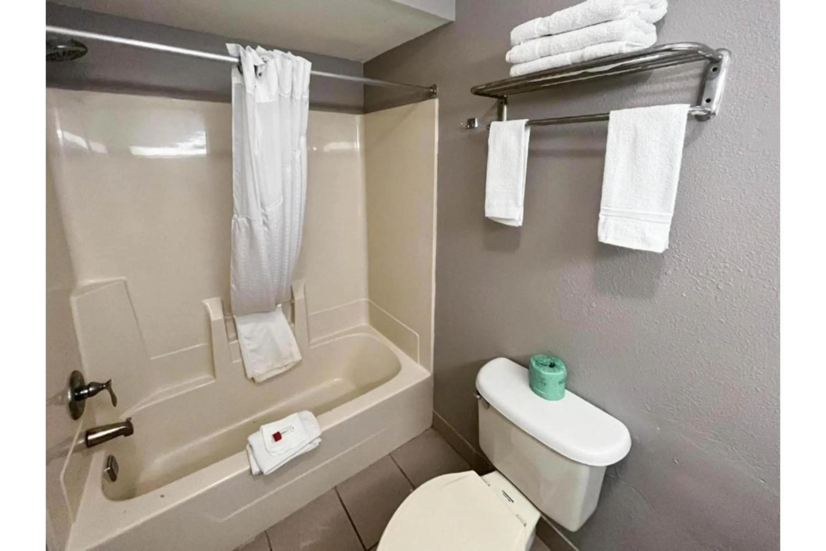 Bathroom in Studio 6 Elkhart, IN- Kitchenette Rooms