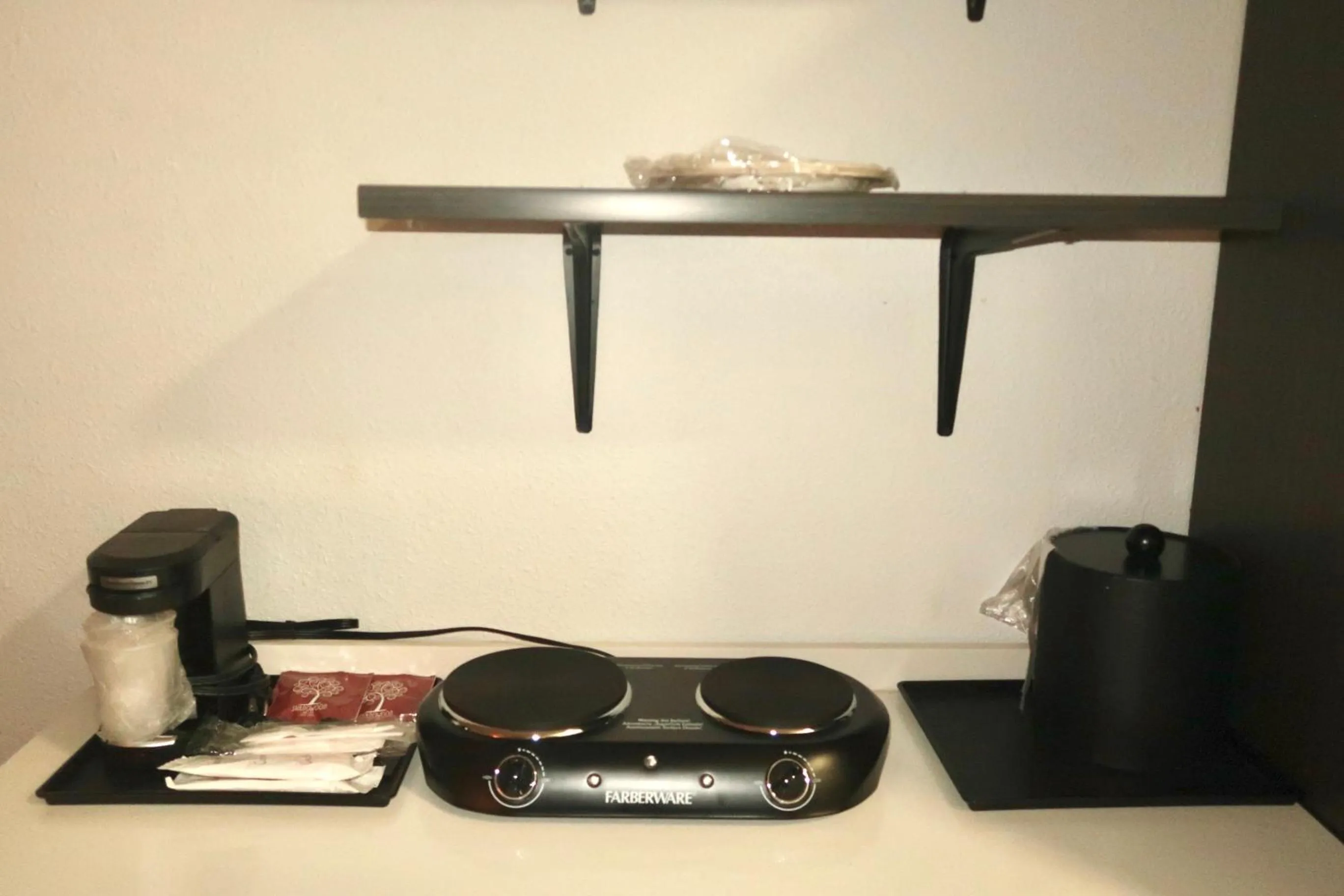 Kitchen or kitchenette in Studio 6 Elkhart, IN- Kitchenette Rooms