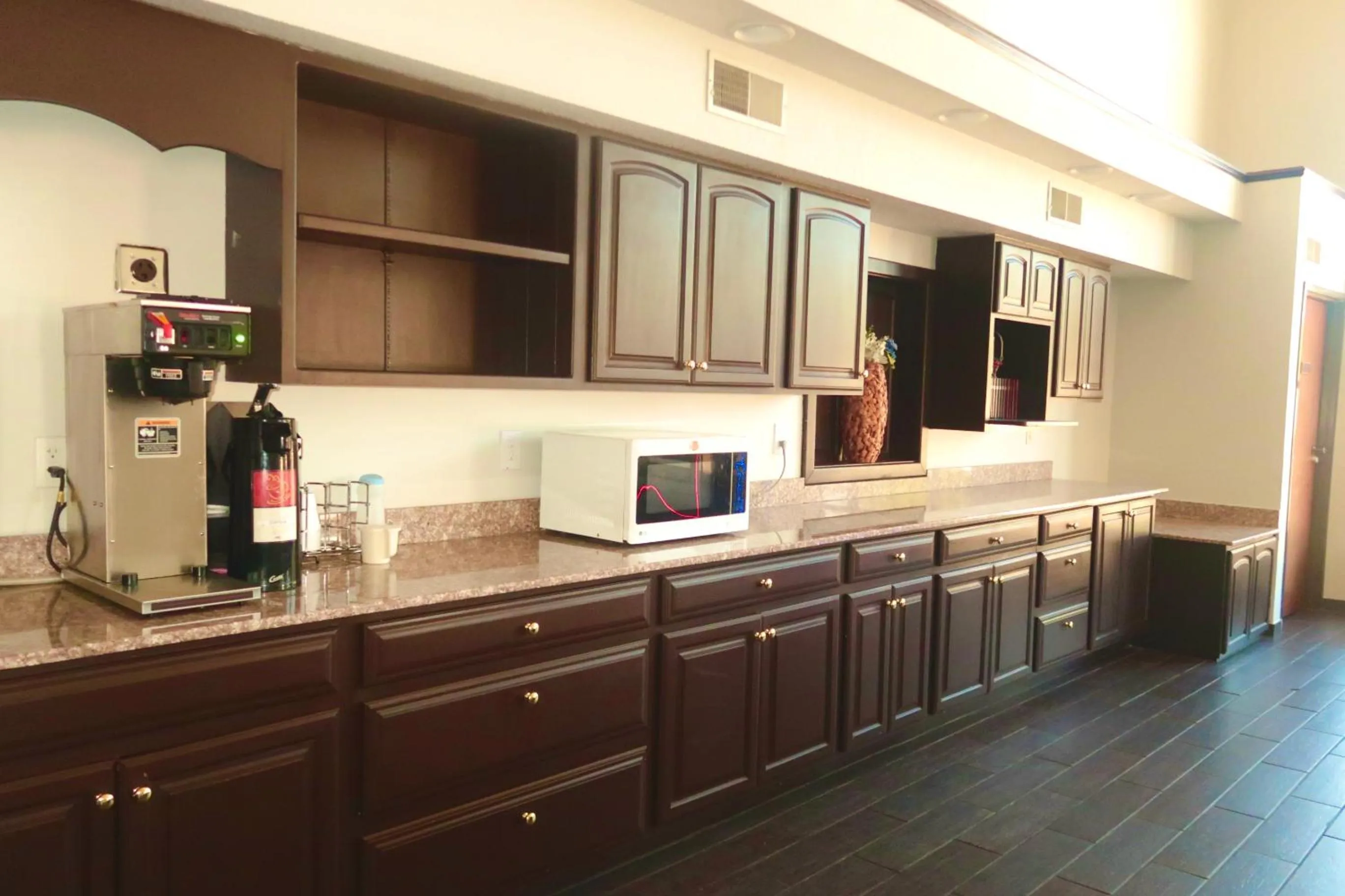 Kitchen or kitchenette in Studio 6 Elkhart, IN- Kitchenette Rooms