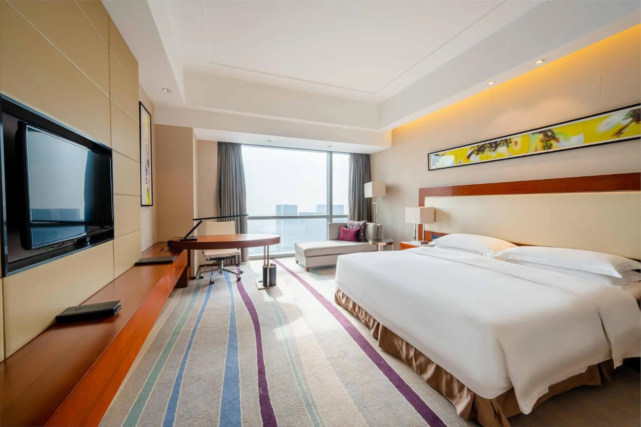 Photo of the whole room, Bed in Crowne Plaza Wuxi Taihu by IHG