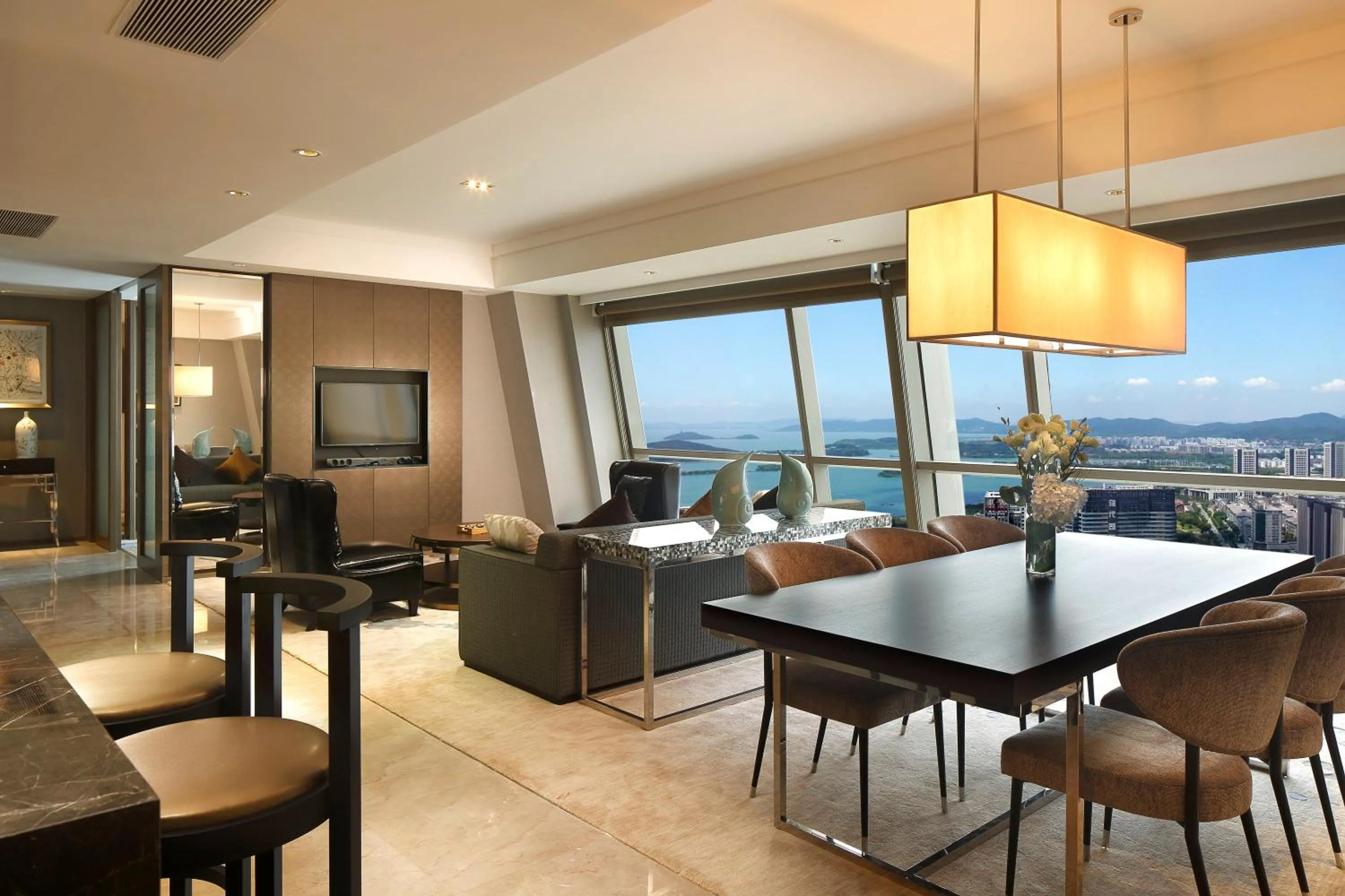 Bedroom in Crowne Plaza Wuxi Taihu by IHG