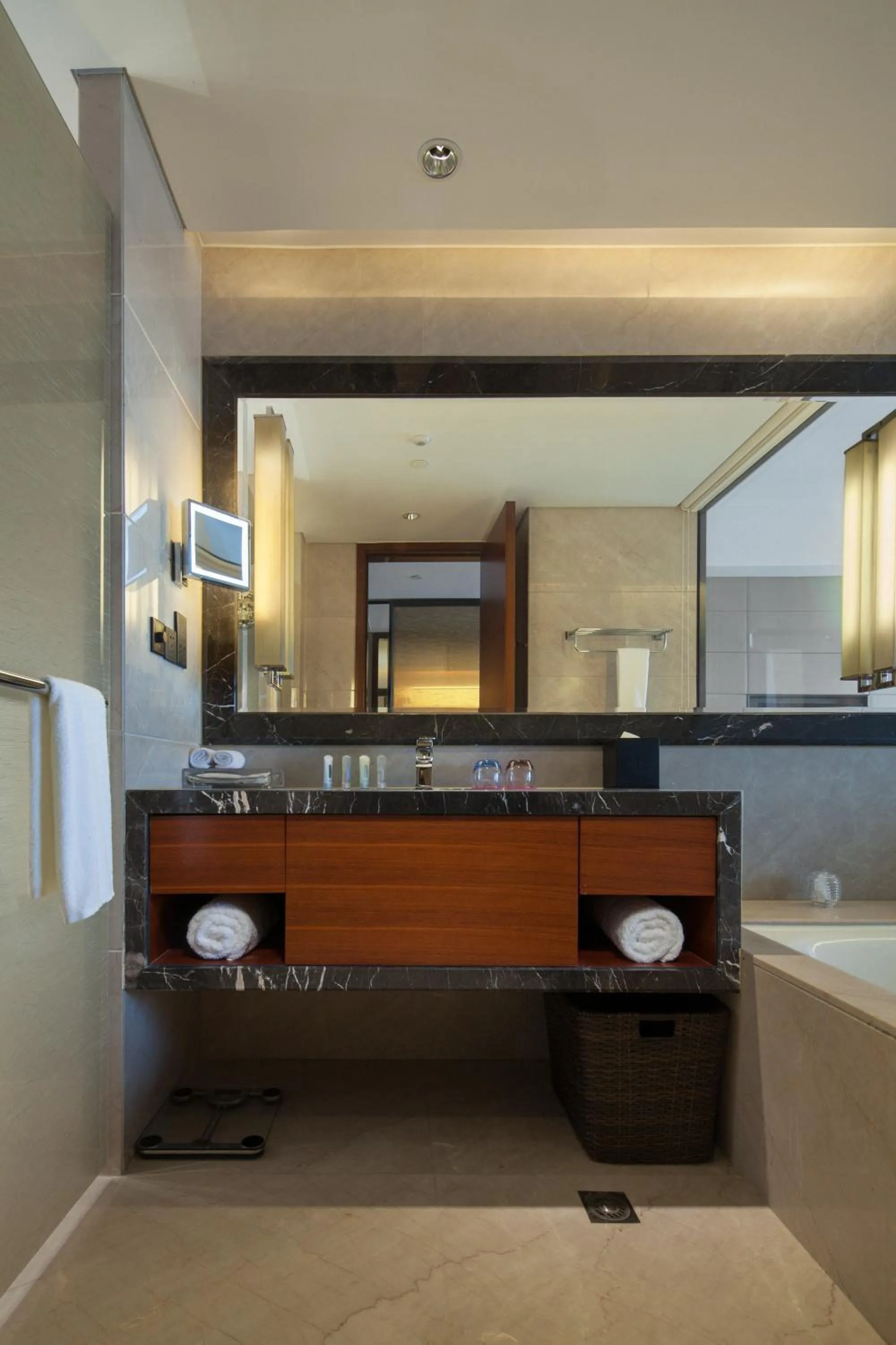 Photo of the whole room in Crowne Plaza Wuxi Taihu by IHG