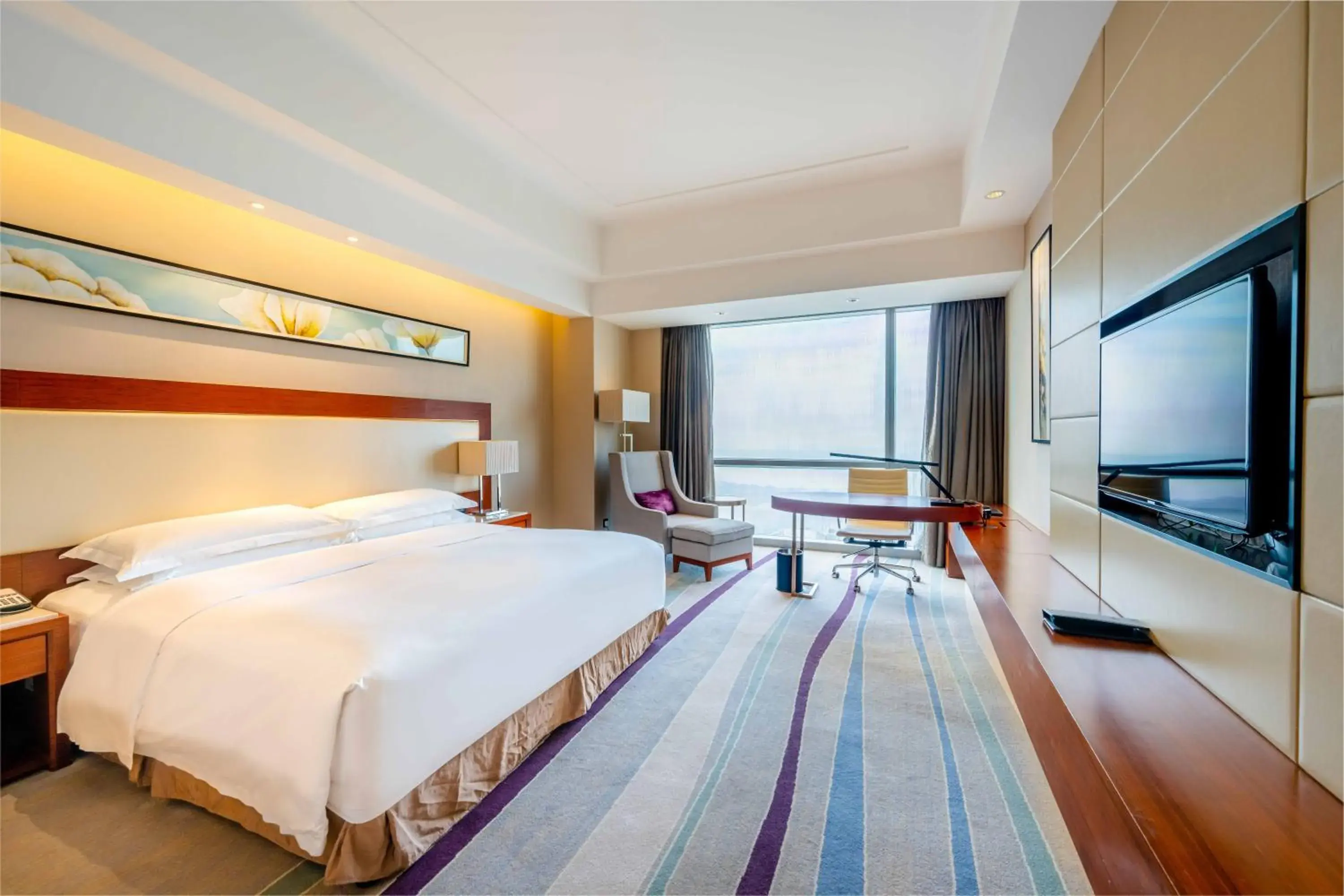 Standard Double Room with Lake View in Crowne Plaza Wuxi Taihu by IHG Standard Double Room with Lake View in Crowne Plaza Wuxi Taihu by IHG