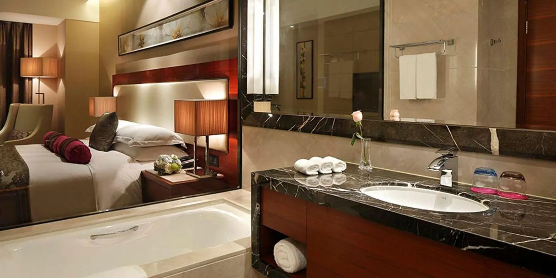 Bathroom, Bed in Crowne Plaza Wuxi Taihu by IHG