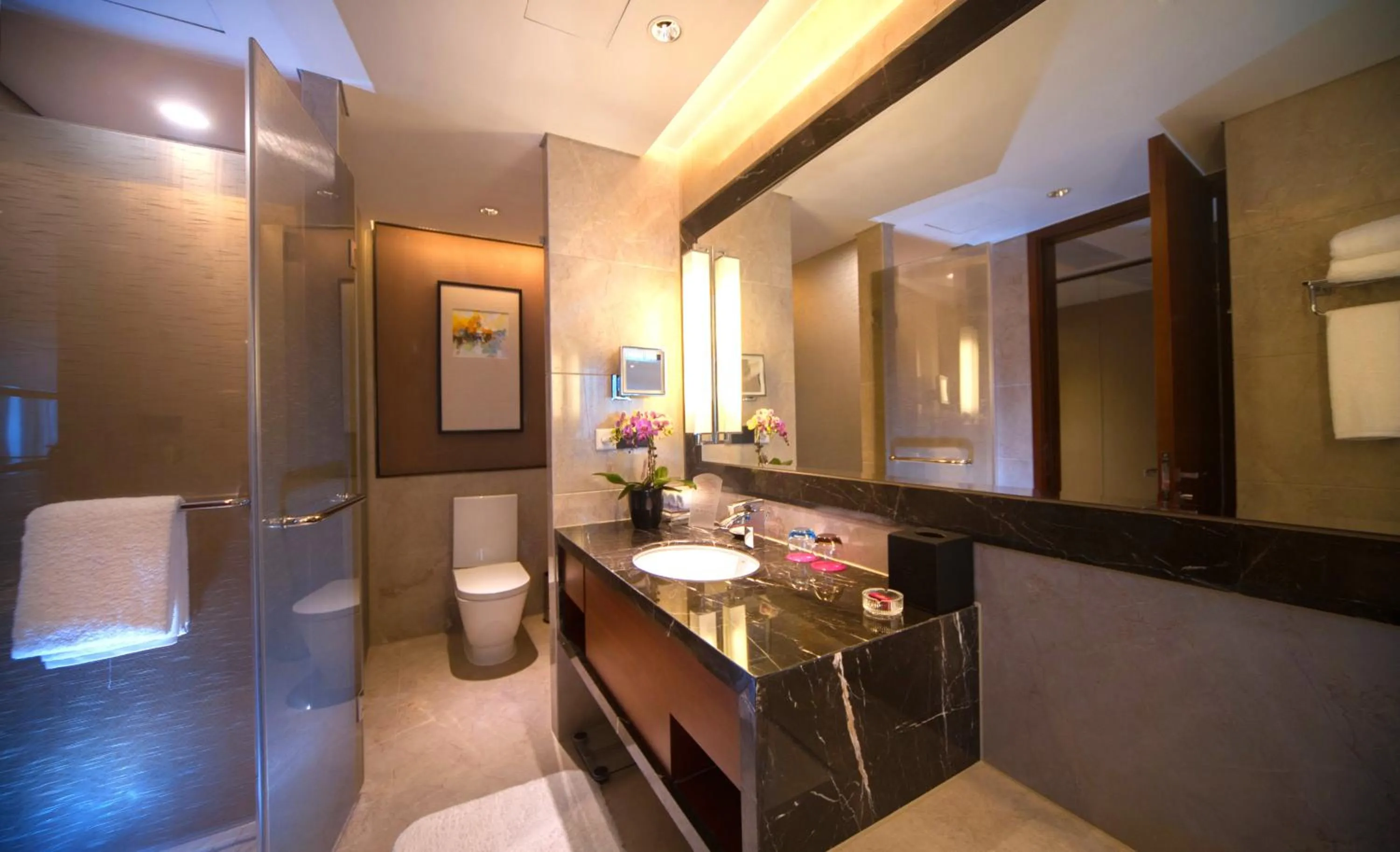 Photo of the whole room in Crowne Plaza Wuxi Taihu by IHG