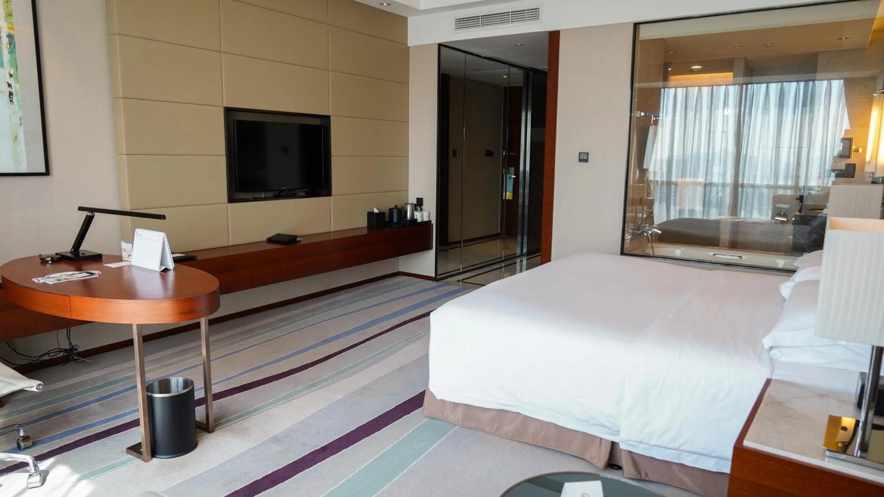 Photo of the whole room, Bed in Crowne Plaza Wuxi Taihu by IHG