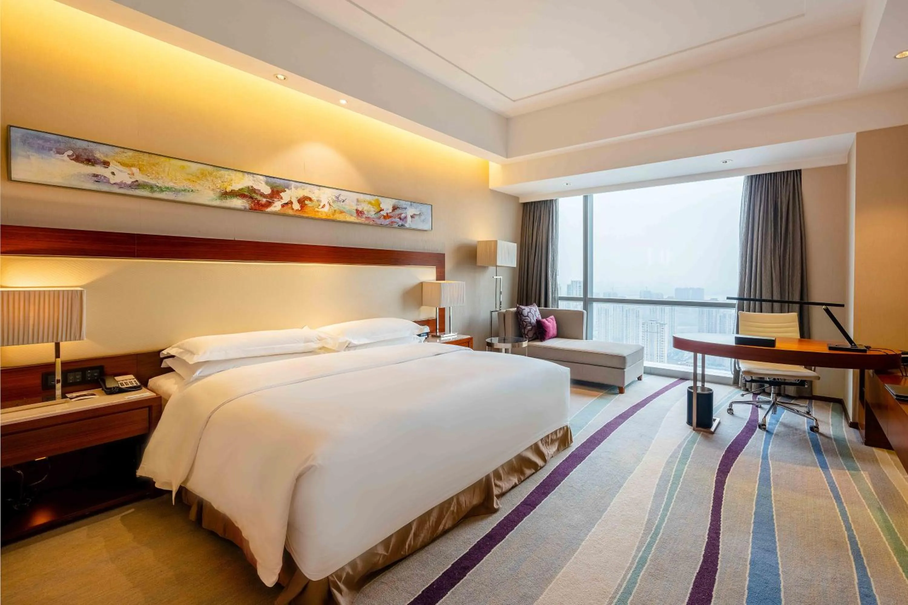 Bed in Crowne Plaza Wuxi Taihu by IHG