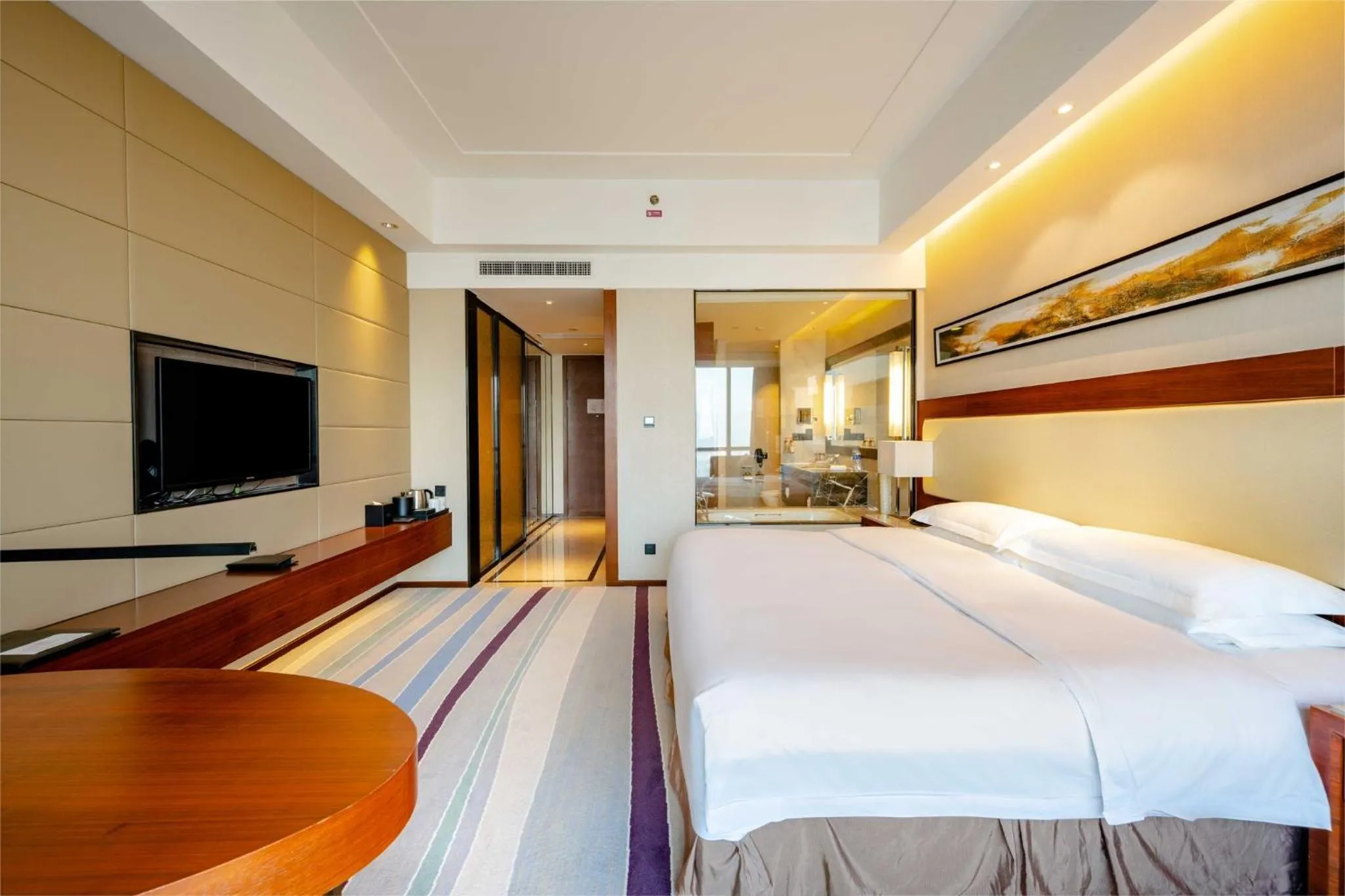 Photo of the whole room, Bed in Crowne Plaza Wuxi Taihu by IHG
