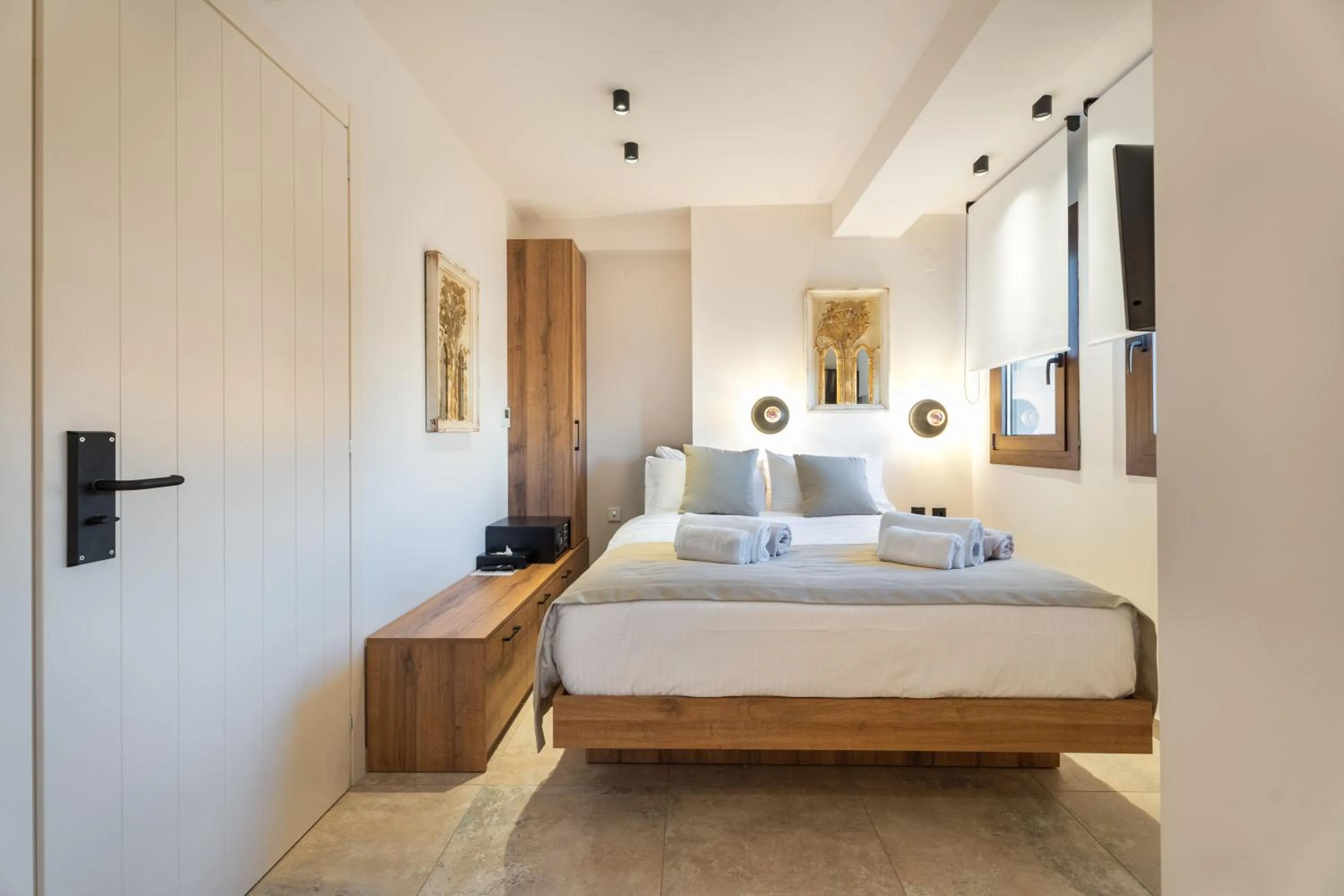 Photo of the whole room, Bed in Mpikas Holidays