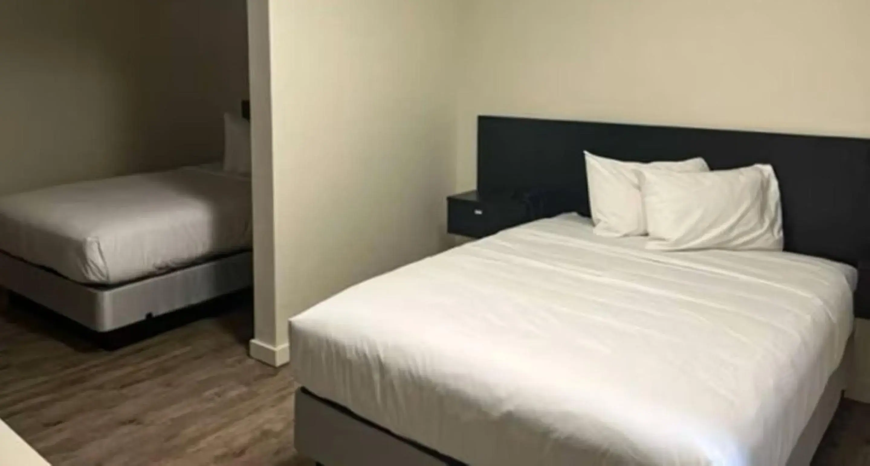 Deluxe Queen Room with Two Queen Beds - single occupancy - Non-Smoking in Pasco WA Deluxe Queen Room with Two Queen Beds - single occupancy - Non-Smoking in Pasco WA