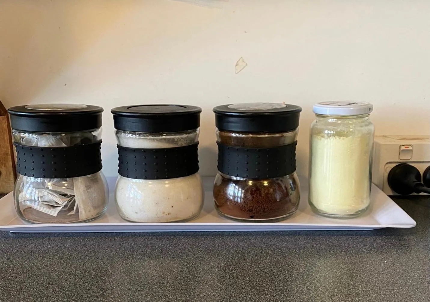 Kitchen or kitchenette in Manor house backpackers