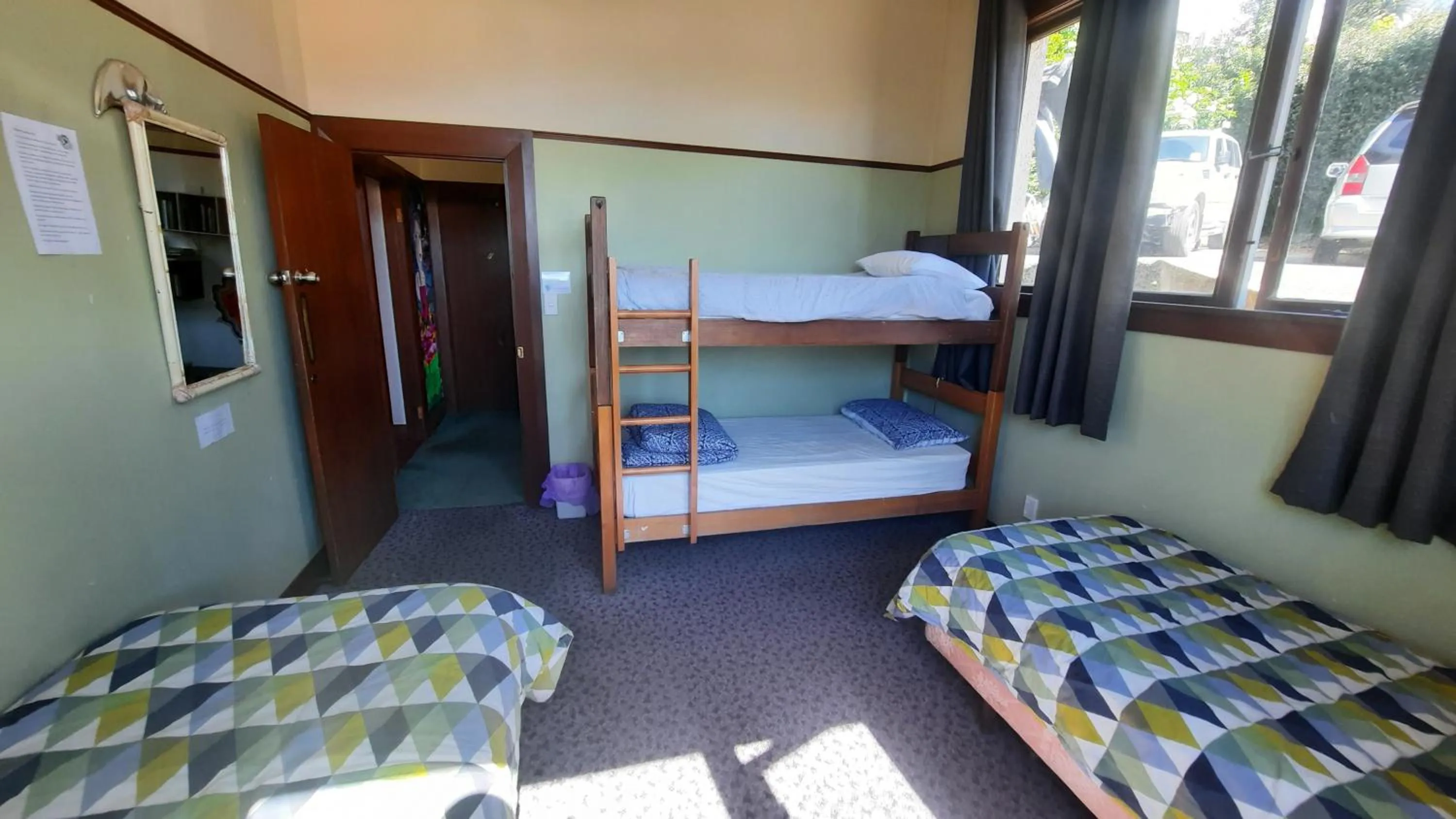 Bed, Bunk Bed in Manor house backpackers