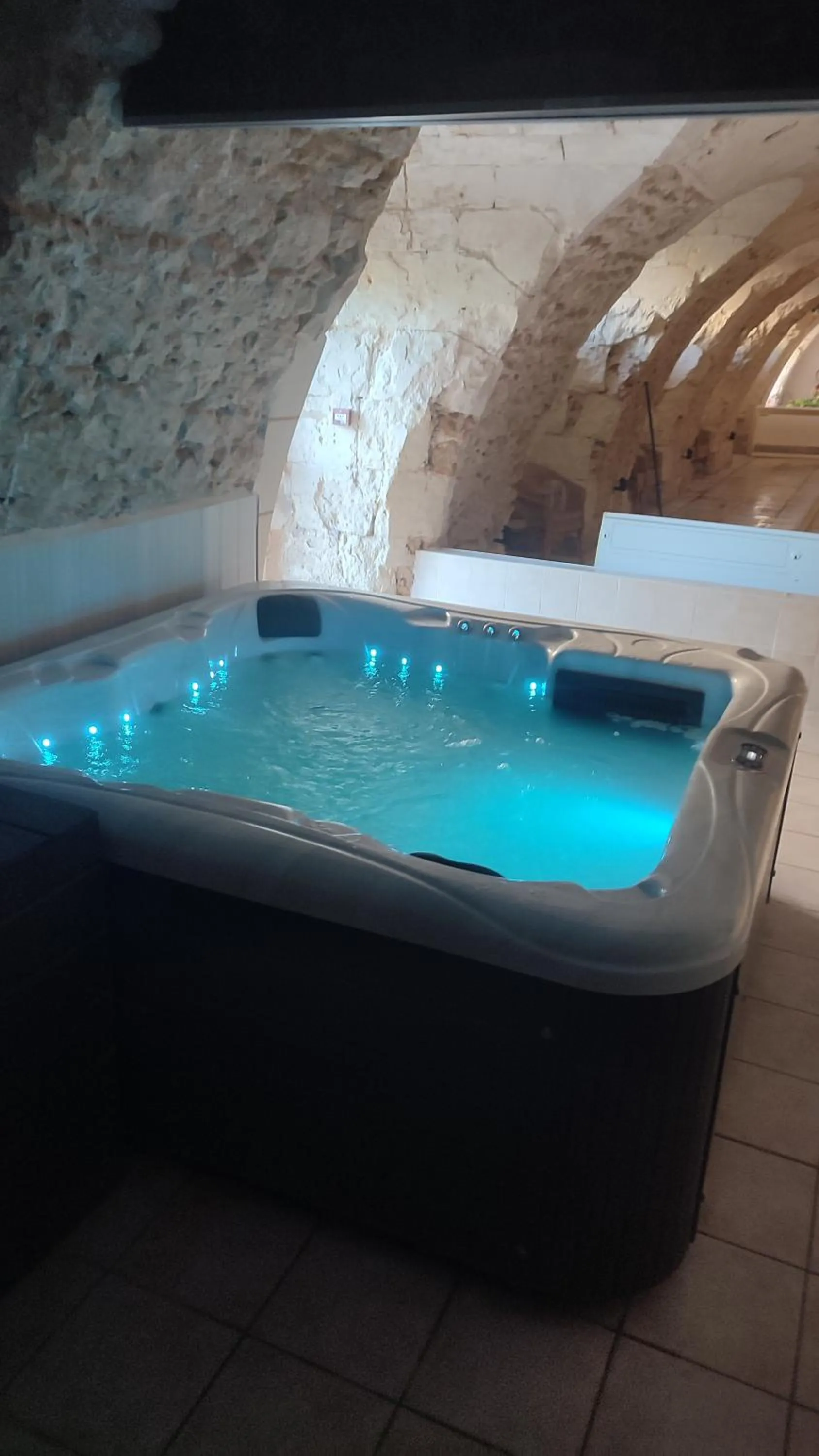 Hot Tub in Domaine de la Courbe Hôtel & Spa