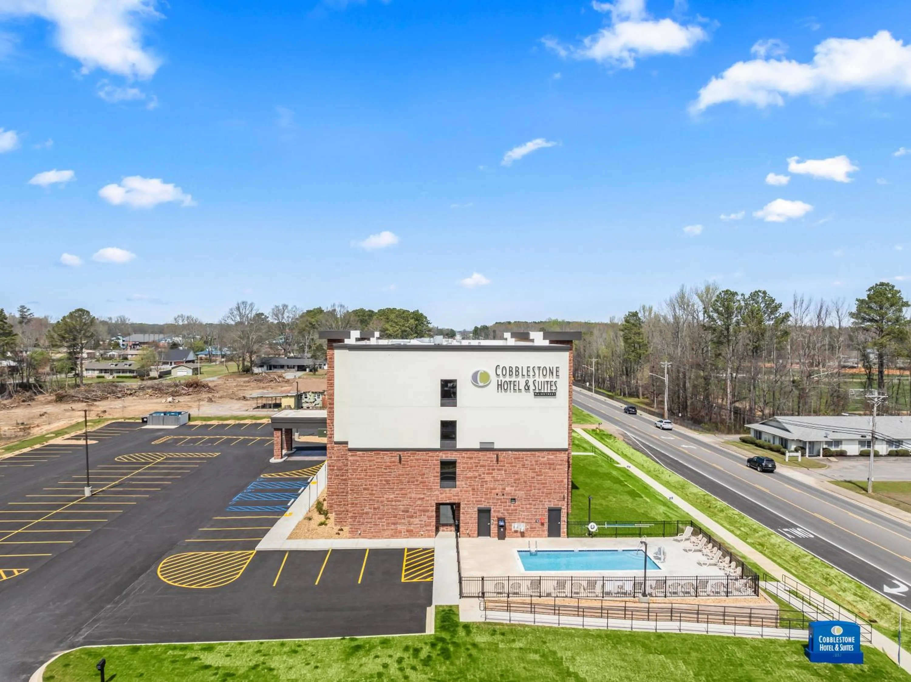 Property building in Cobblestone Hotel & Suites - Cullman