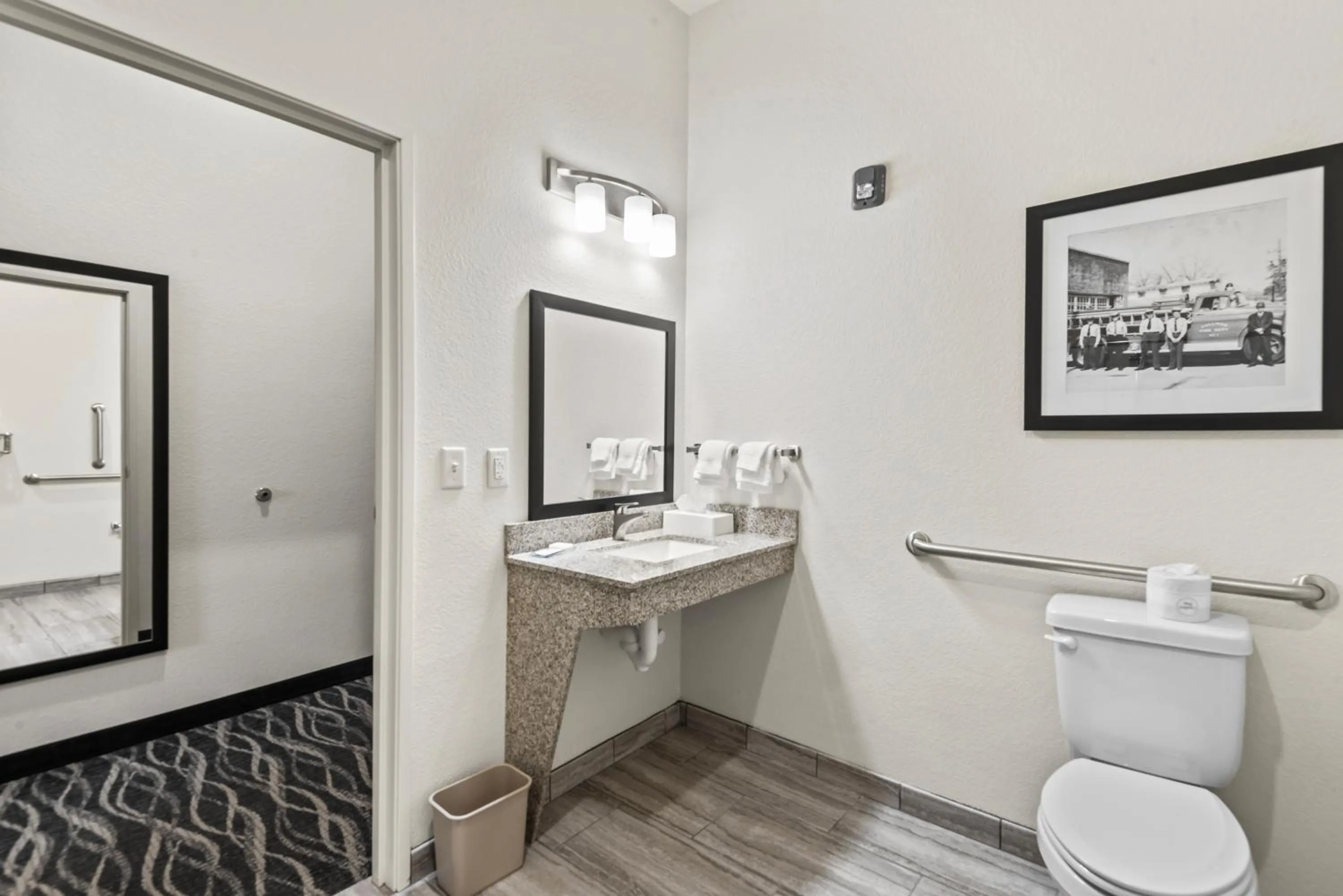 Bathroom in Cobblestone Hotel & Suites - Cullman