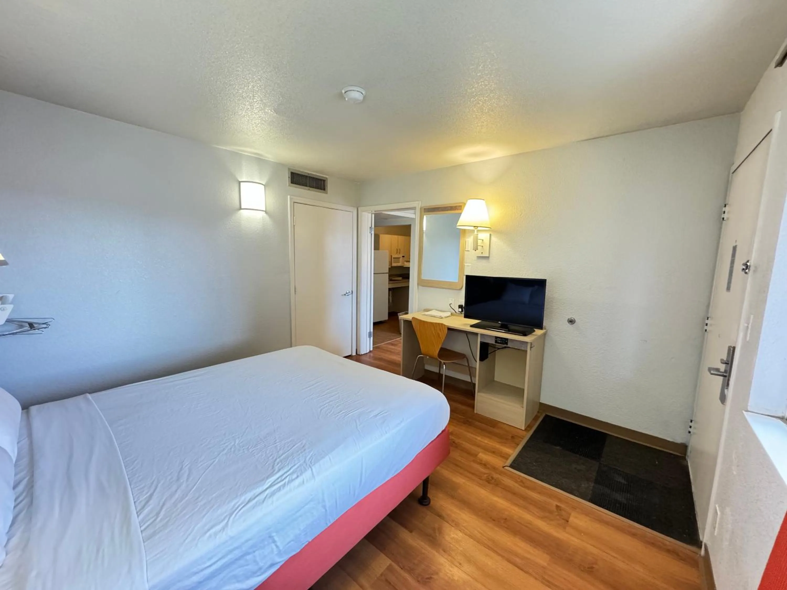 Bedroom, Bed in Studio 6 Casper WY