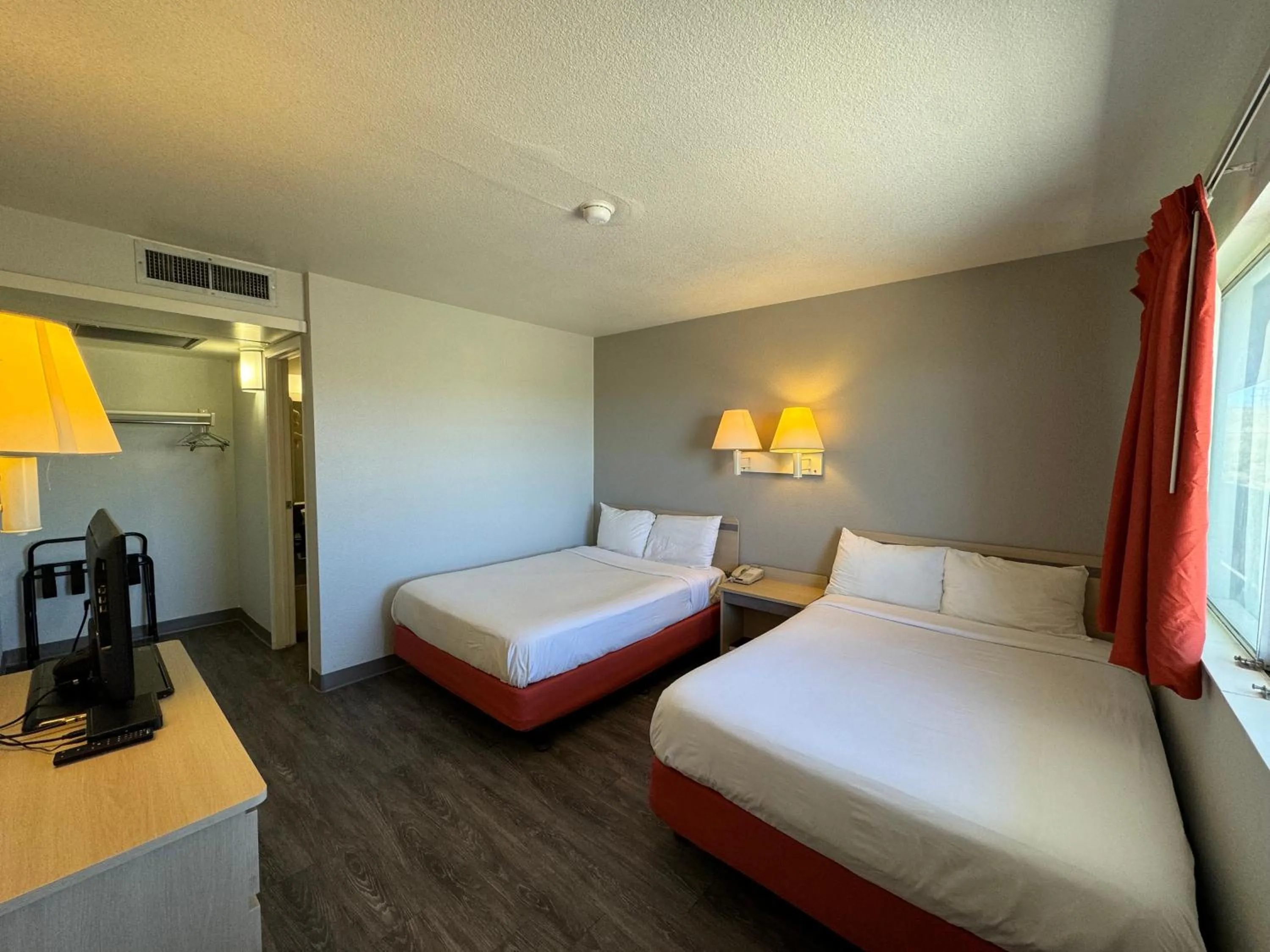 Bedroom, Bed in Studio 6 Casper WY