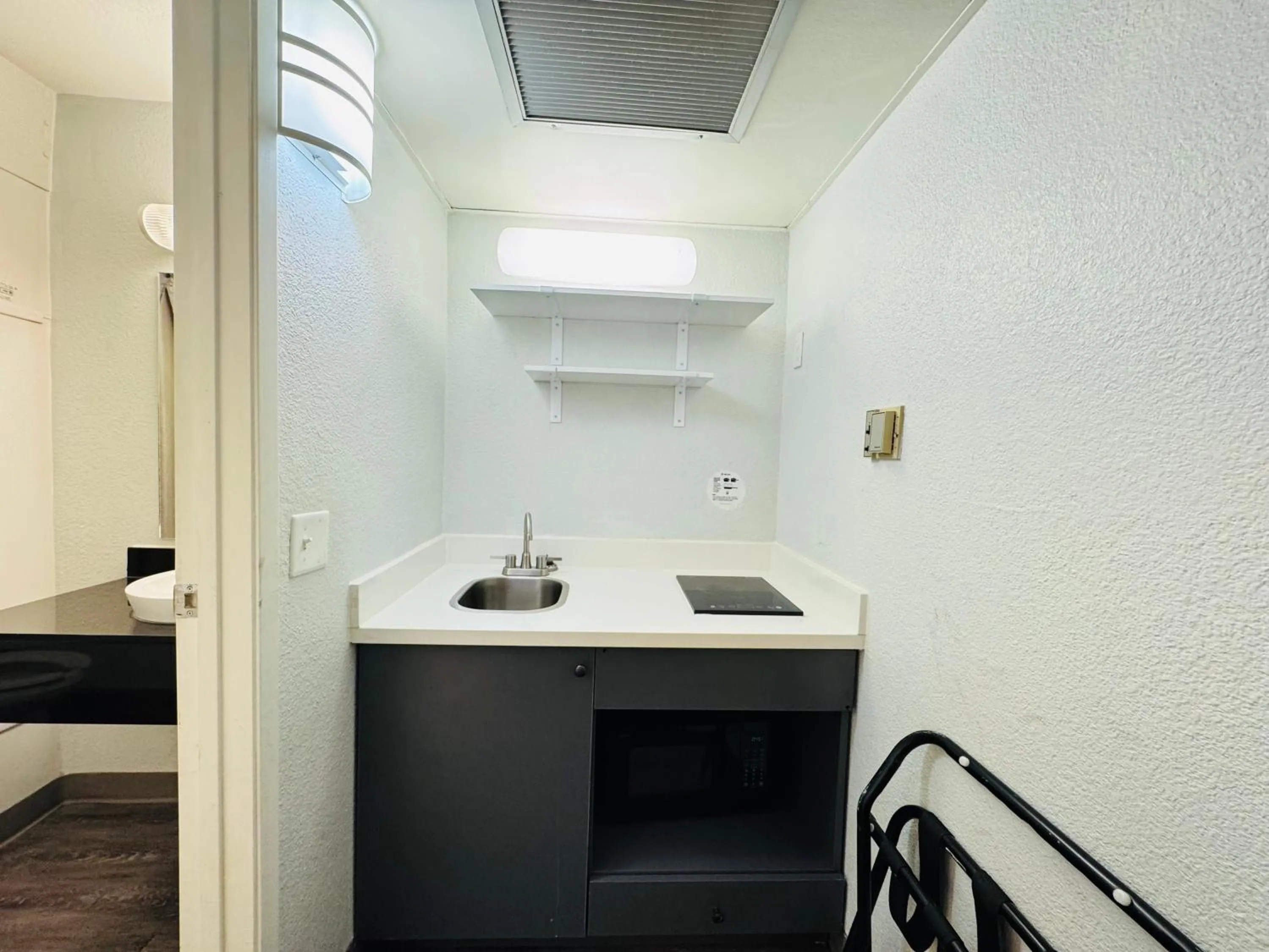 Kitchen or kitchenette in Studio 6 Casper WY