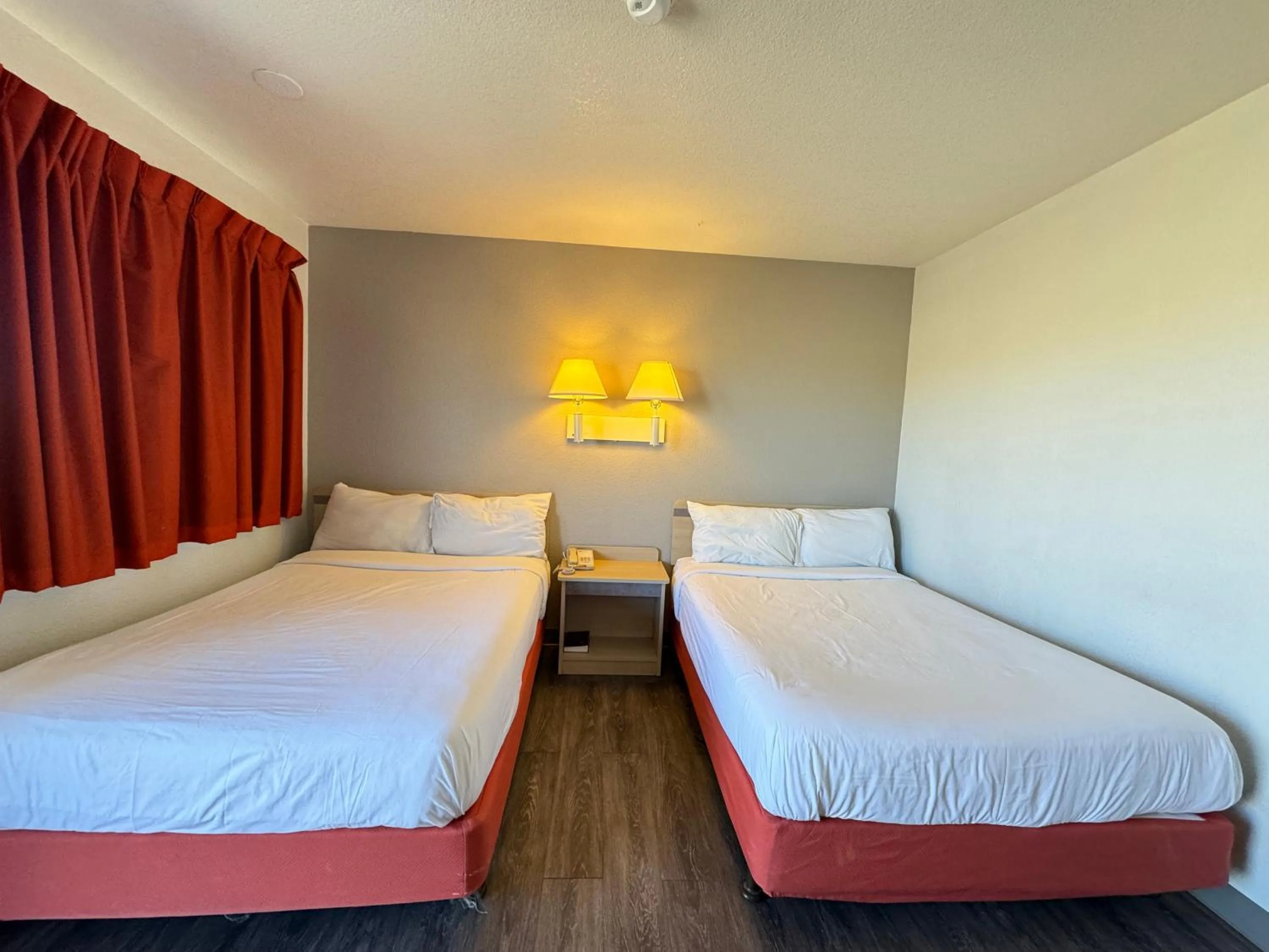 Bedroom, Bed in Studio 6 Casper WY