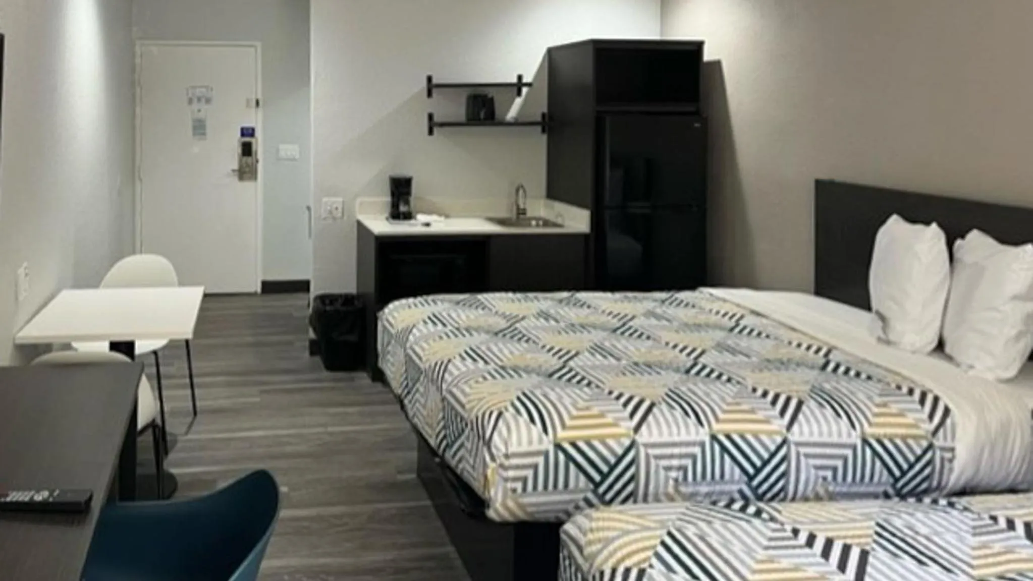 Bedroom, Bed in Studio 6 Little Rock AR South