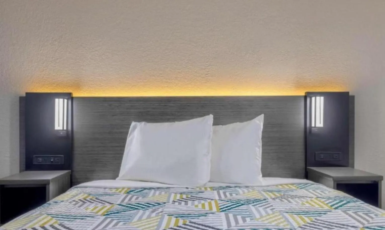 Bed in Studio 6 Little Rock AR South