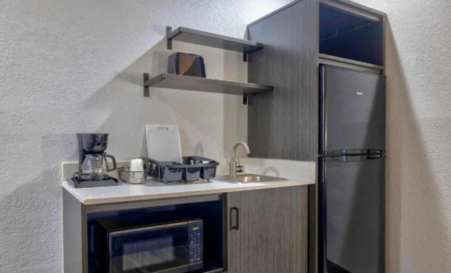 Kitchen or kitchenette in Studio 6 Little Rock AR South