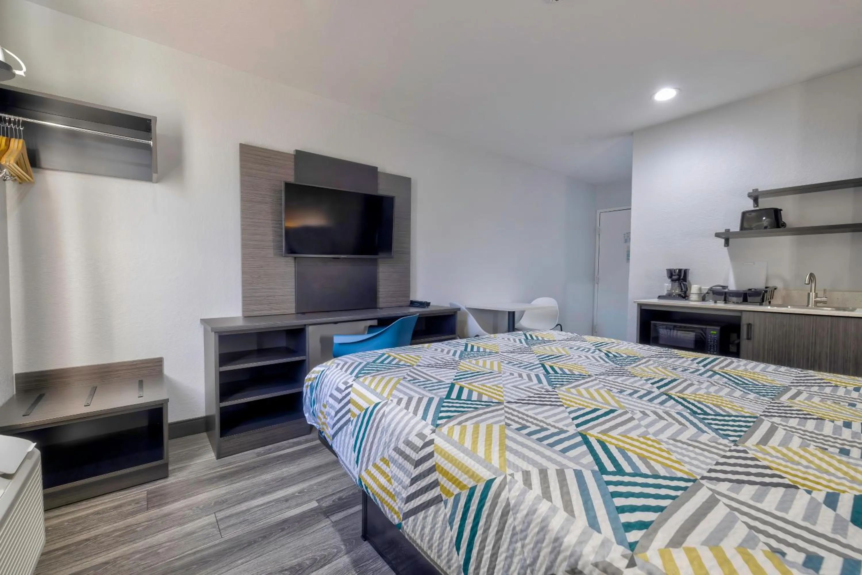 Bed in Studio 6 Little Rock AR South