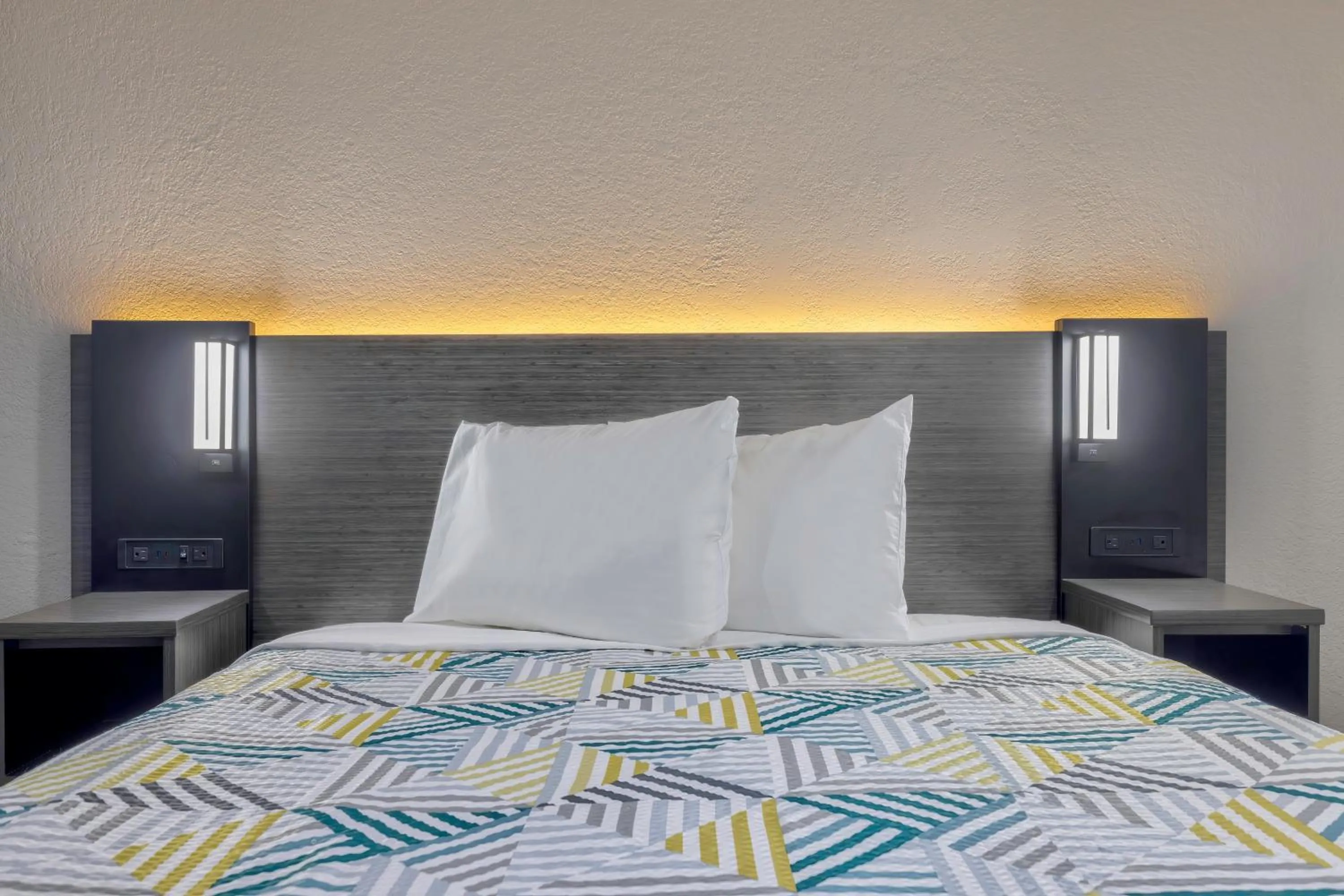 Bedroom, Bed in Studio 6 Little Rock AR South