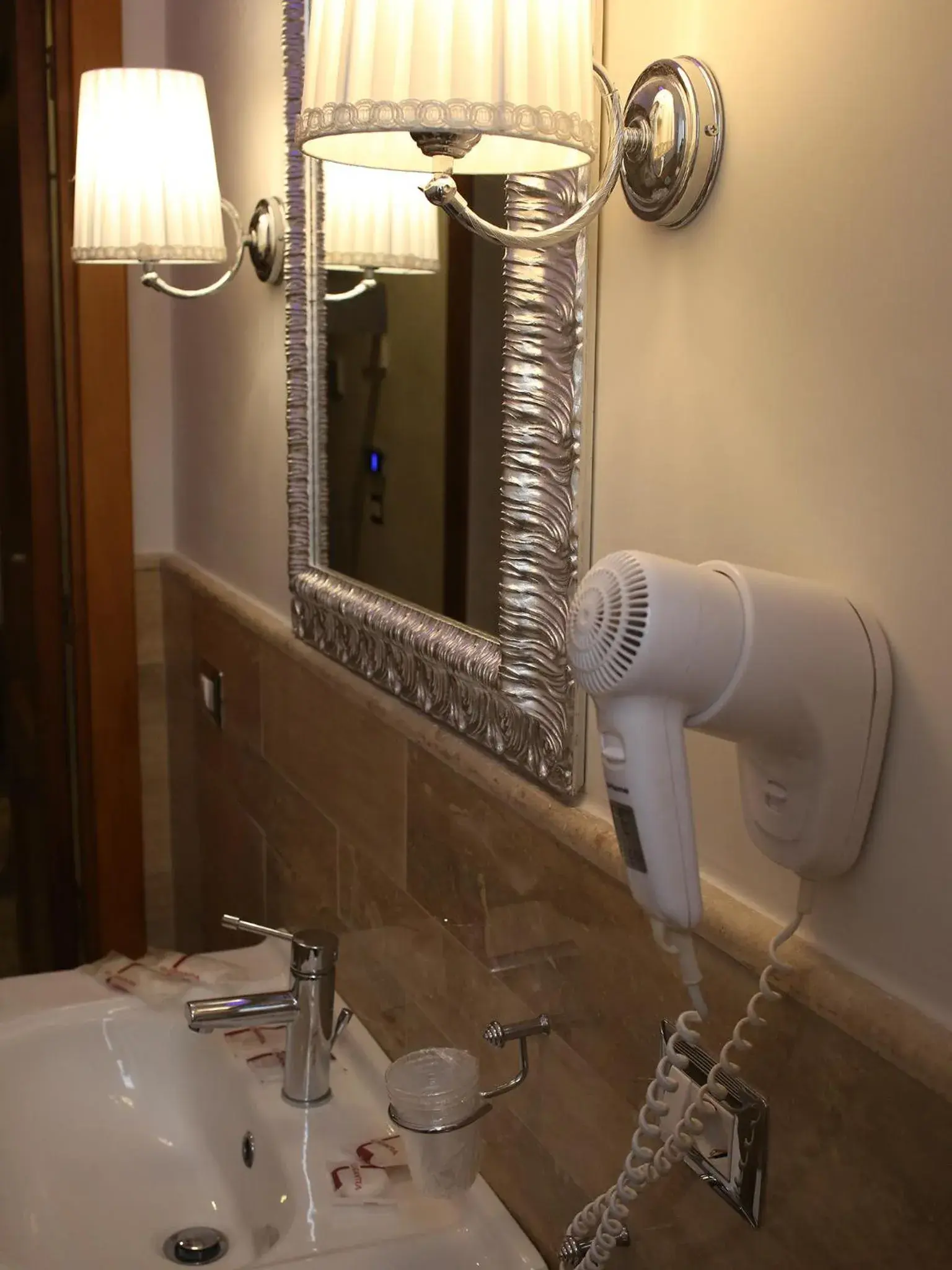 Budget Twin Room in Piccolo di Piazza di Spagna Suites Budget Twin Room in Piccolo di Piazza di Spagna Suites