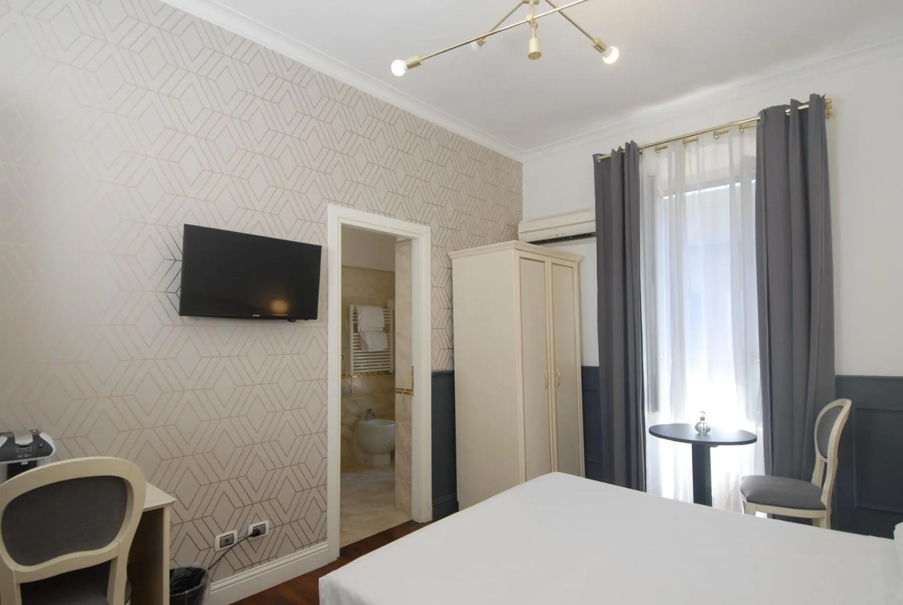 Bed in Piccolo di Piazza di Spagna Suites