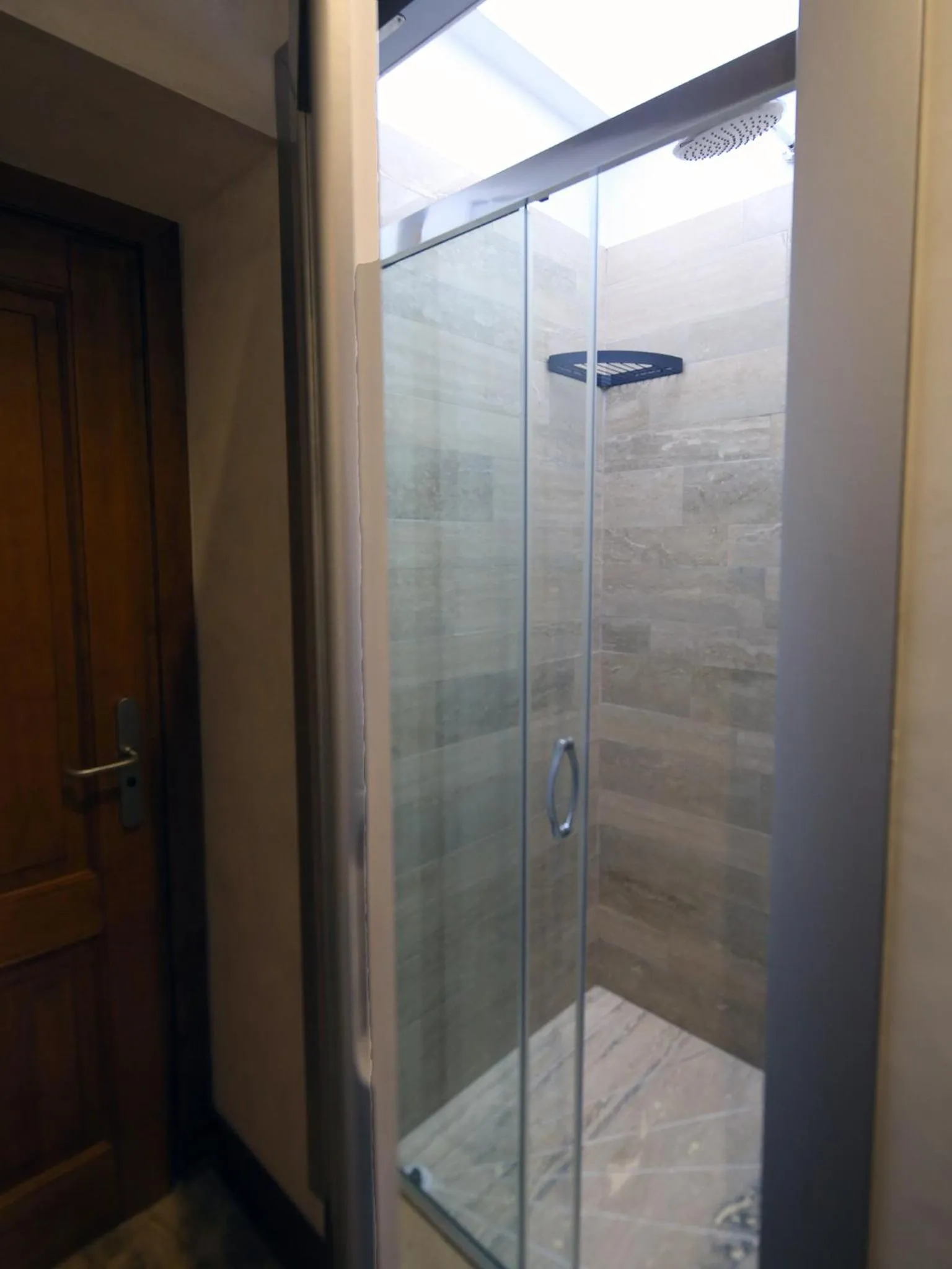 Shower in Piccolo di Piazza di Spagna Suites