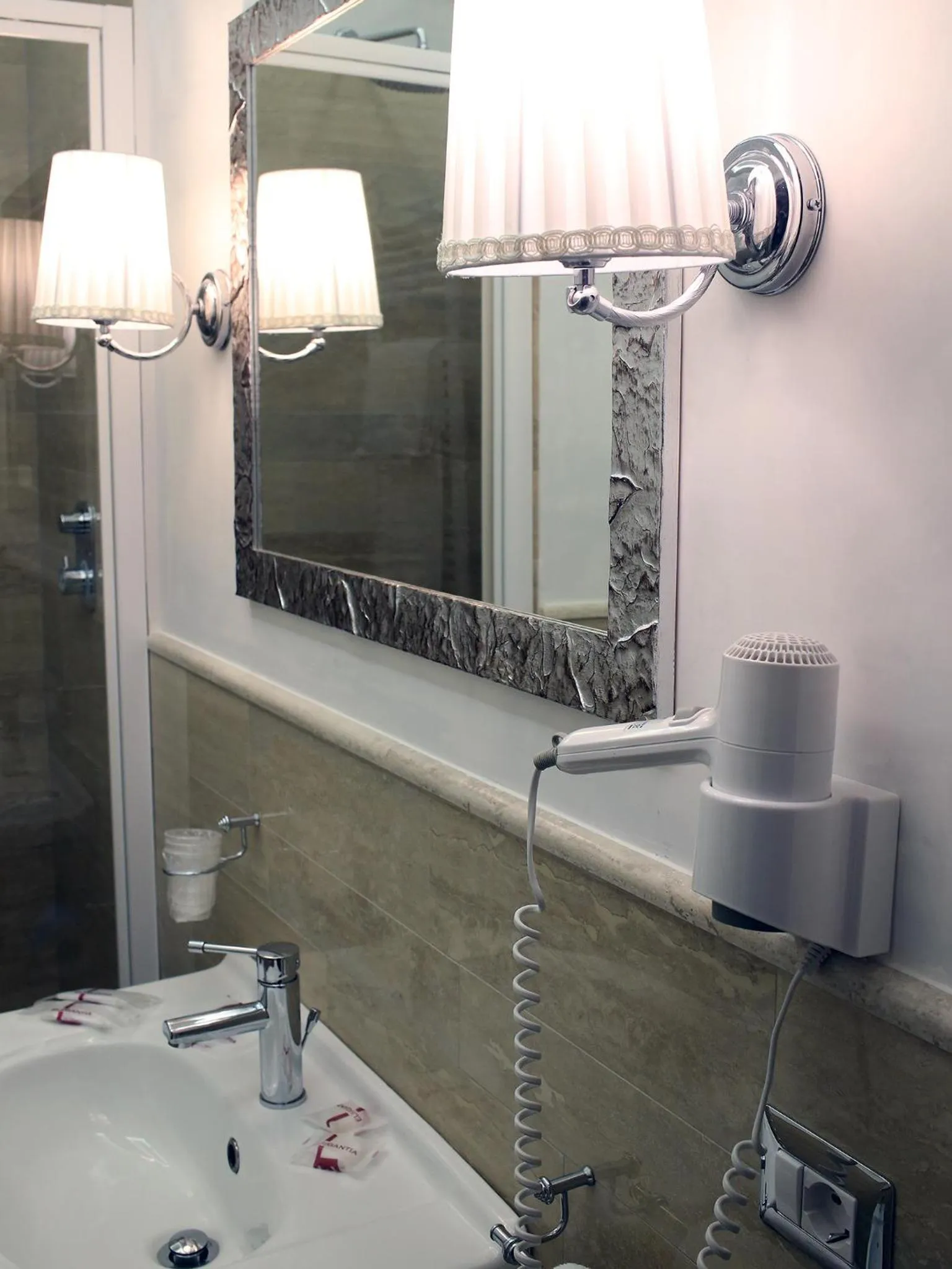 Bathroom in Piccolo di Piazza di Spagna Suites