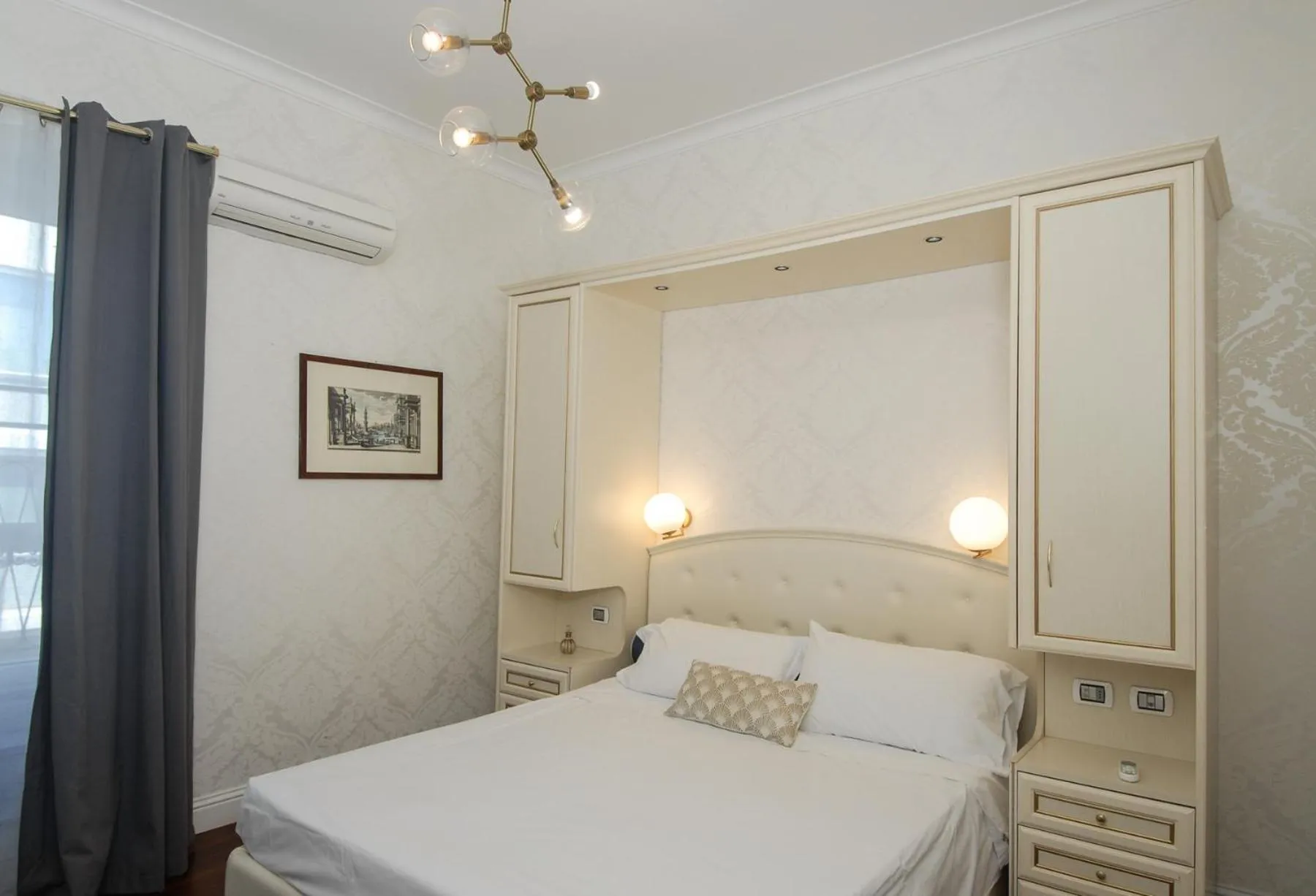 Bed in Piccolo di Piazza di Spagna Suites