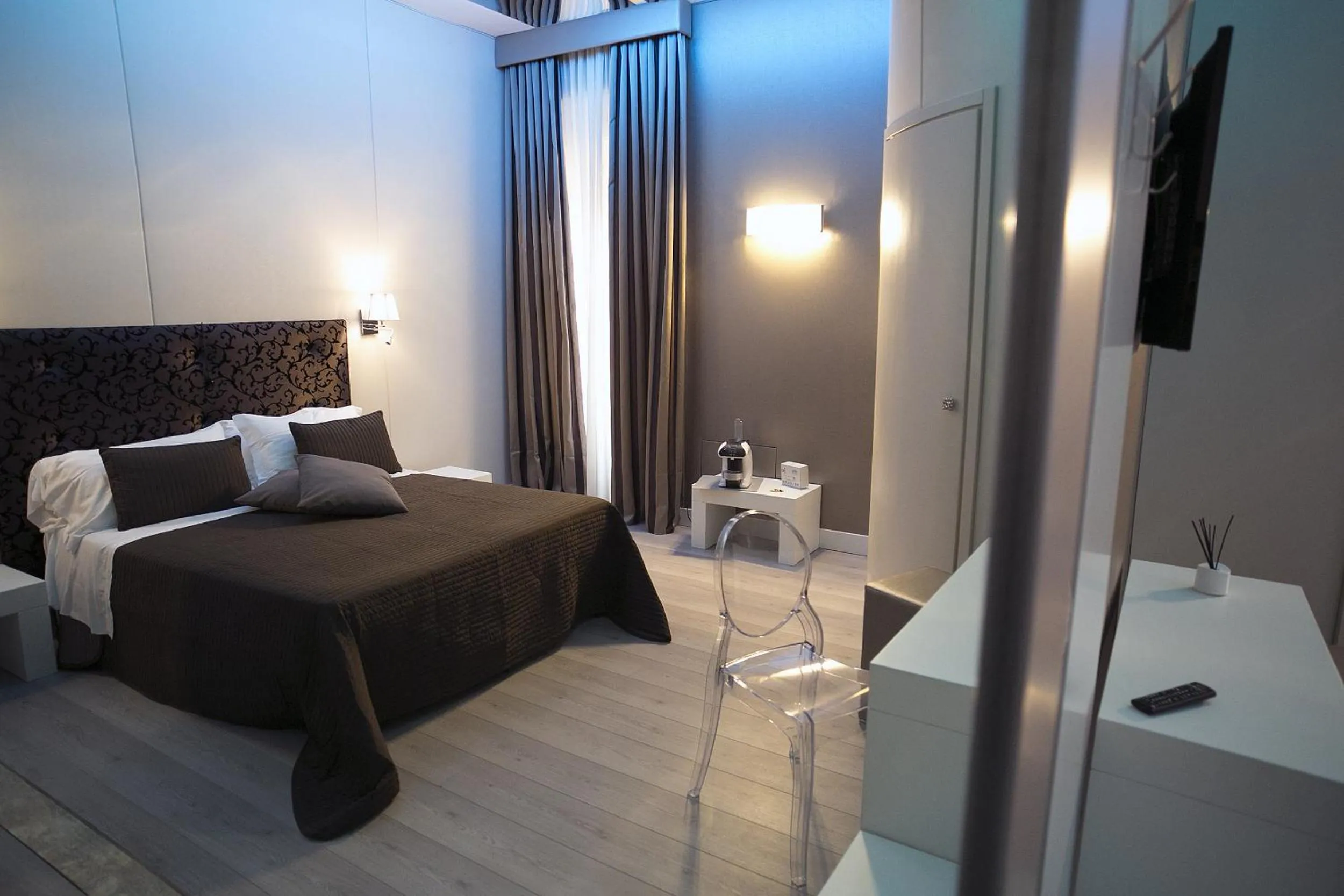 Photo of the whole room, Bed in Piccolo di Piazza di Spagna Suites