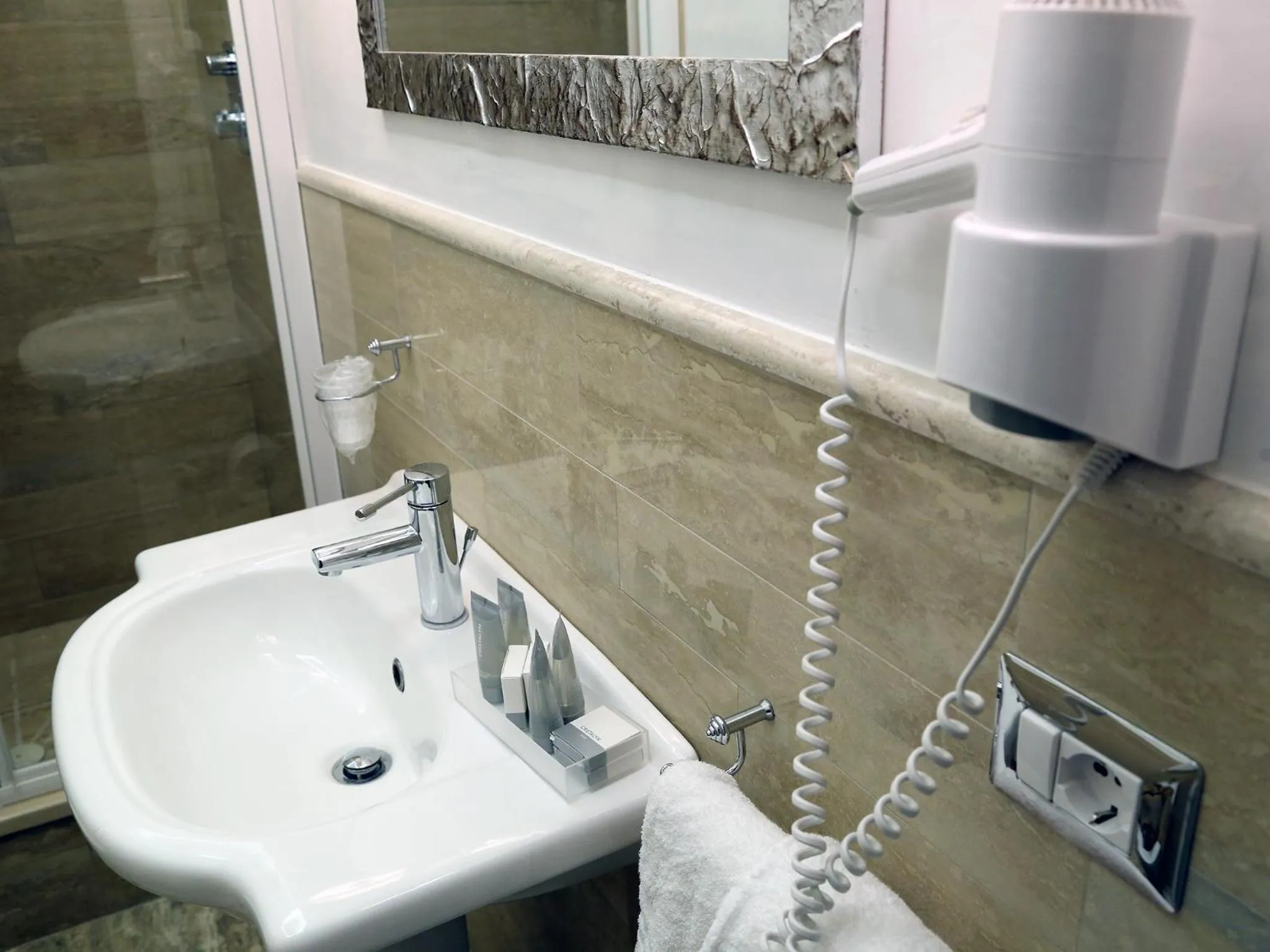 Bathroom in Piccolo di Piazza di Spagna Suites