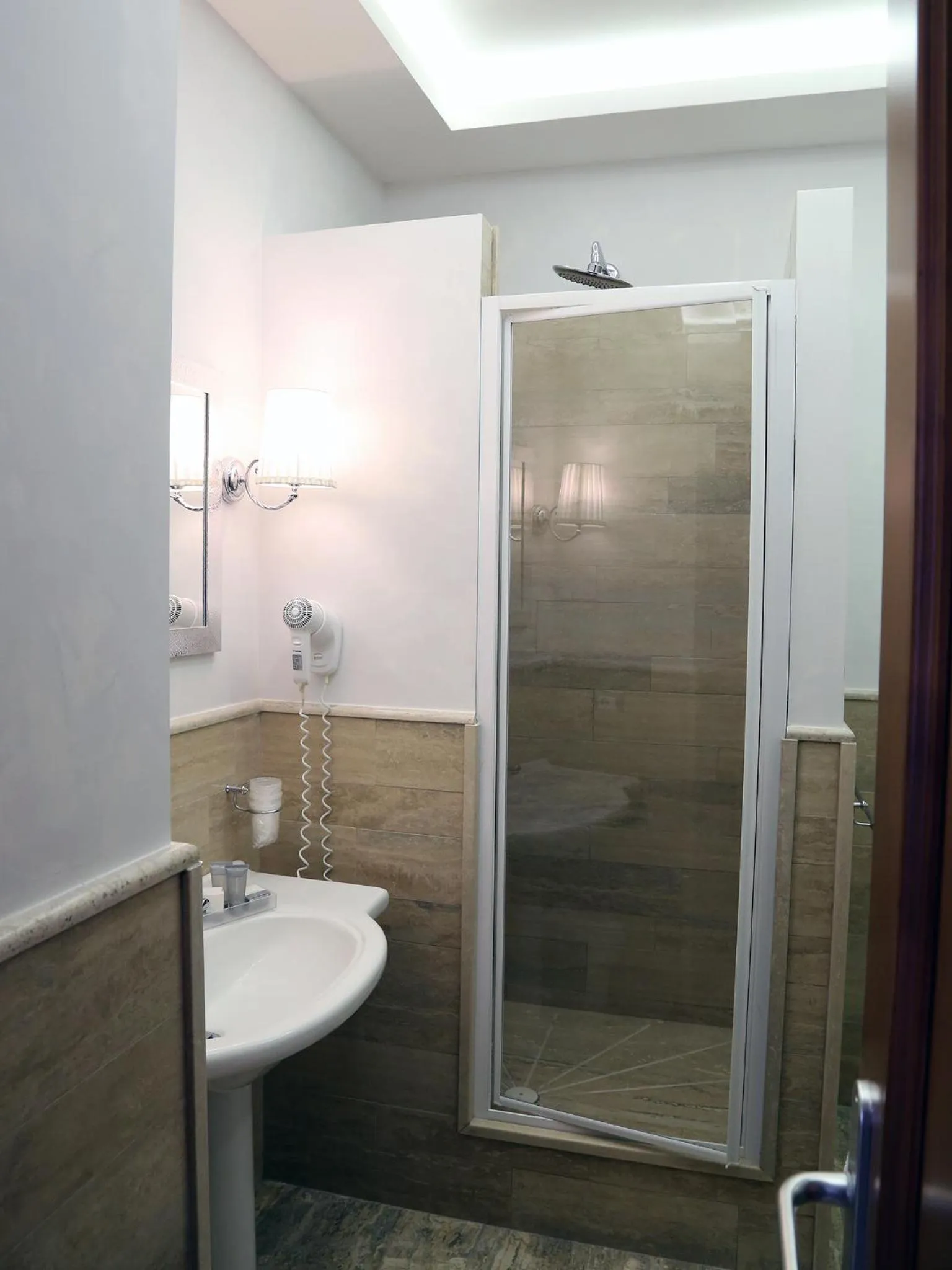 Bathroom in Piccolo di Piazza di Spagna Suites