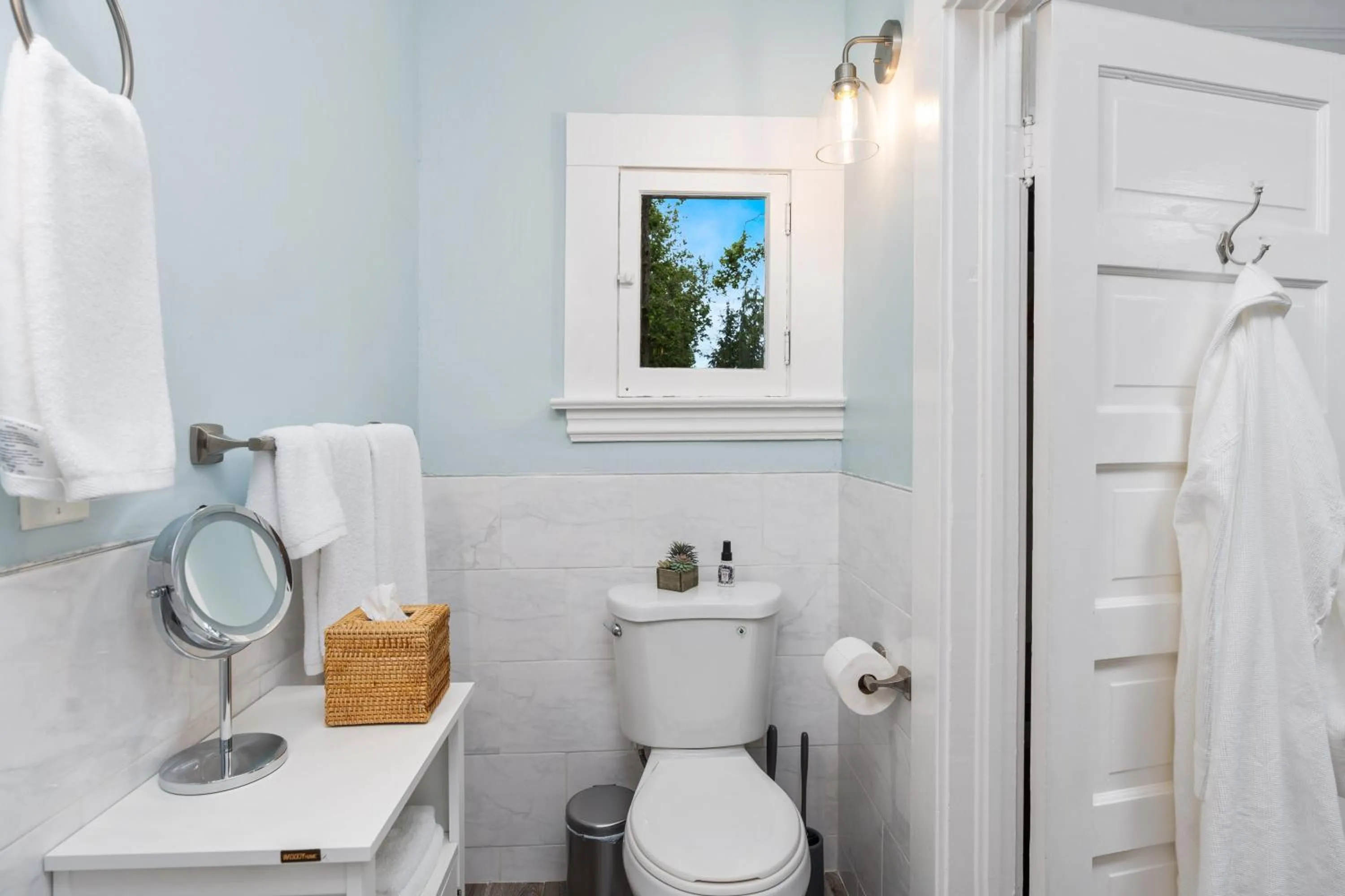 Shower in Grape Escape Inn & Suites