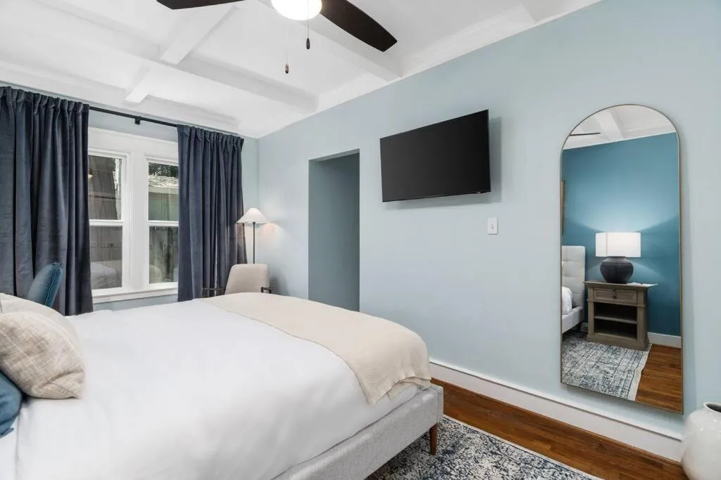 TV and multimedia, Bed in Grape Escape Inn & Suites