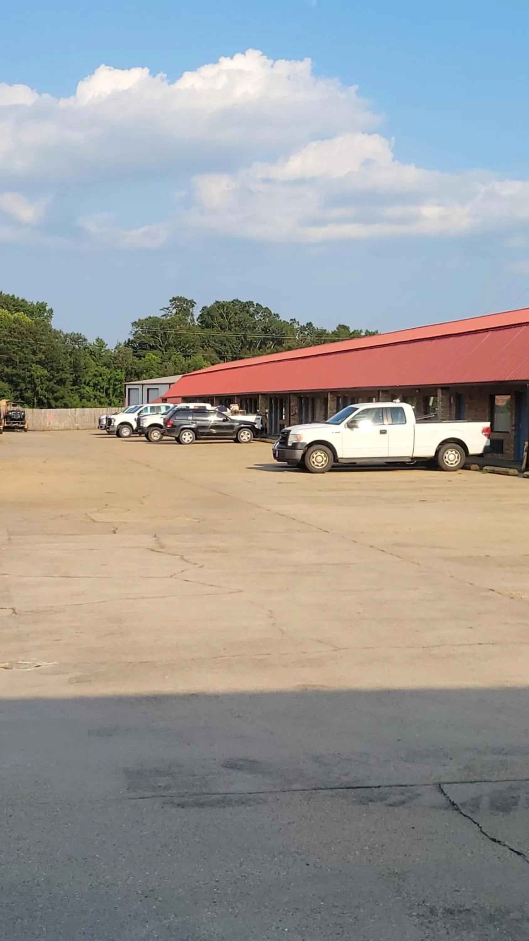 Parking in Western Motel