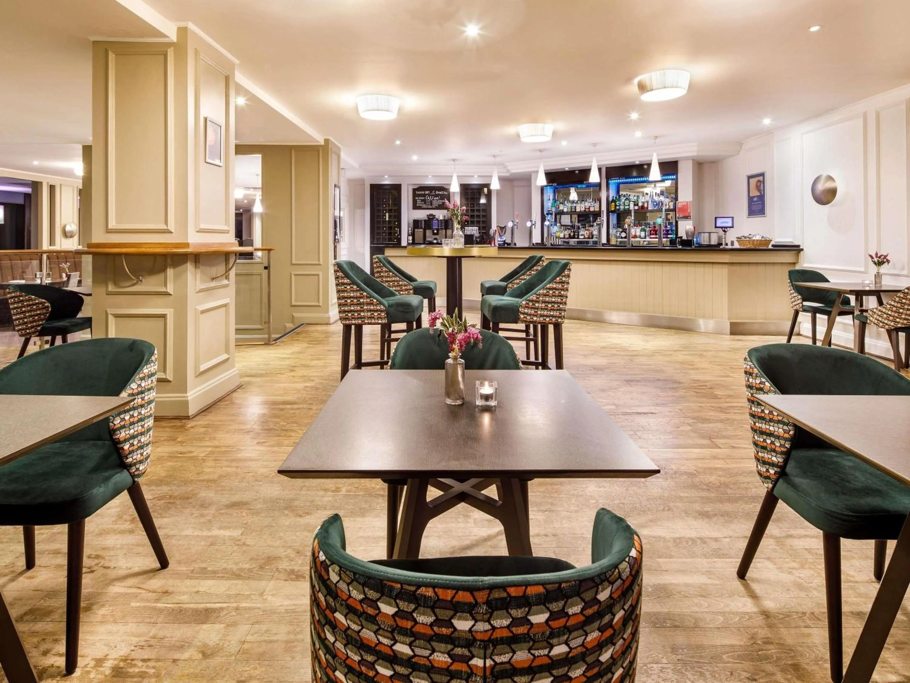 Lounge or bar in Mercure Telford Centre Hotel