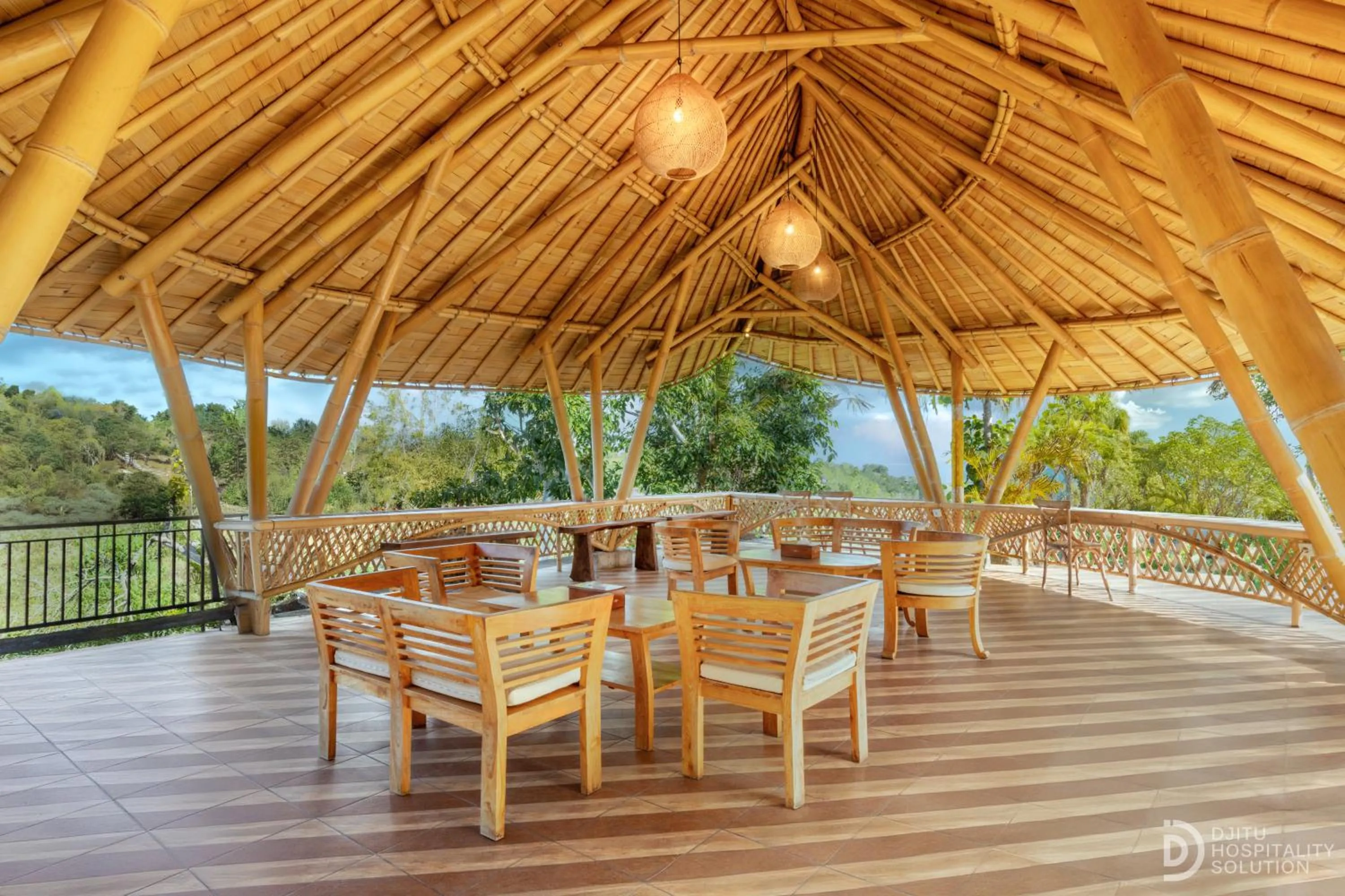 Dining area in Tinggian Hill Retreat