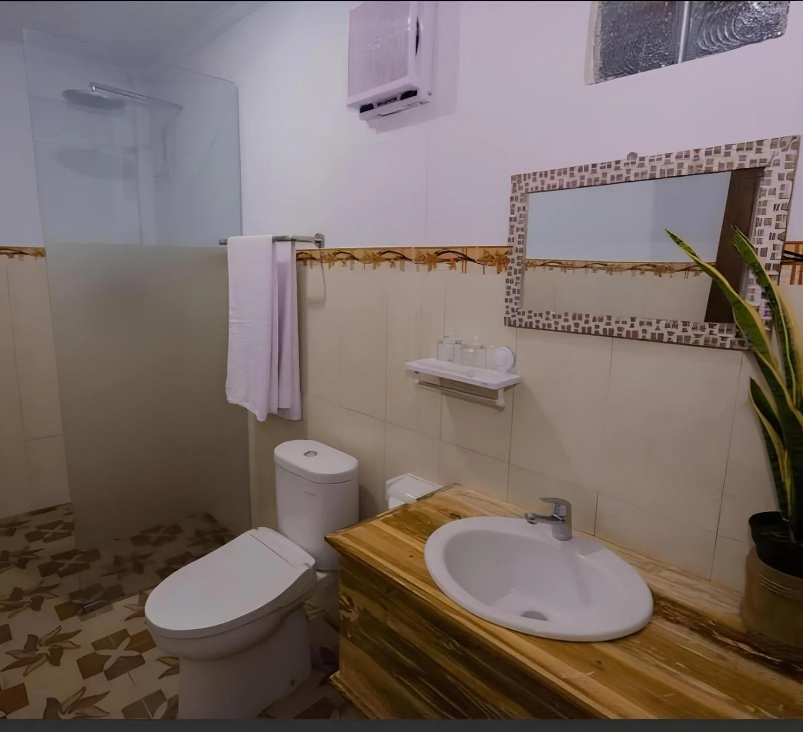 Shower in Tinggian Hill Retreat