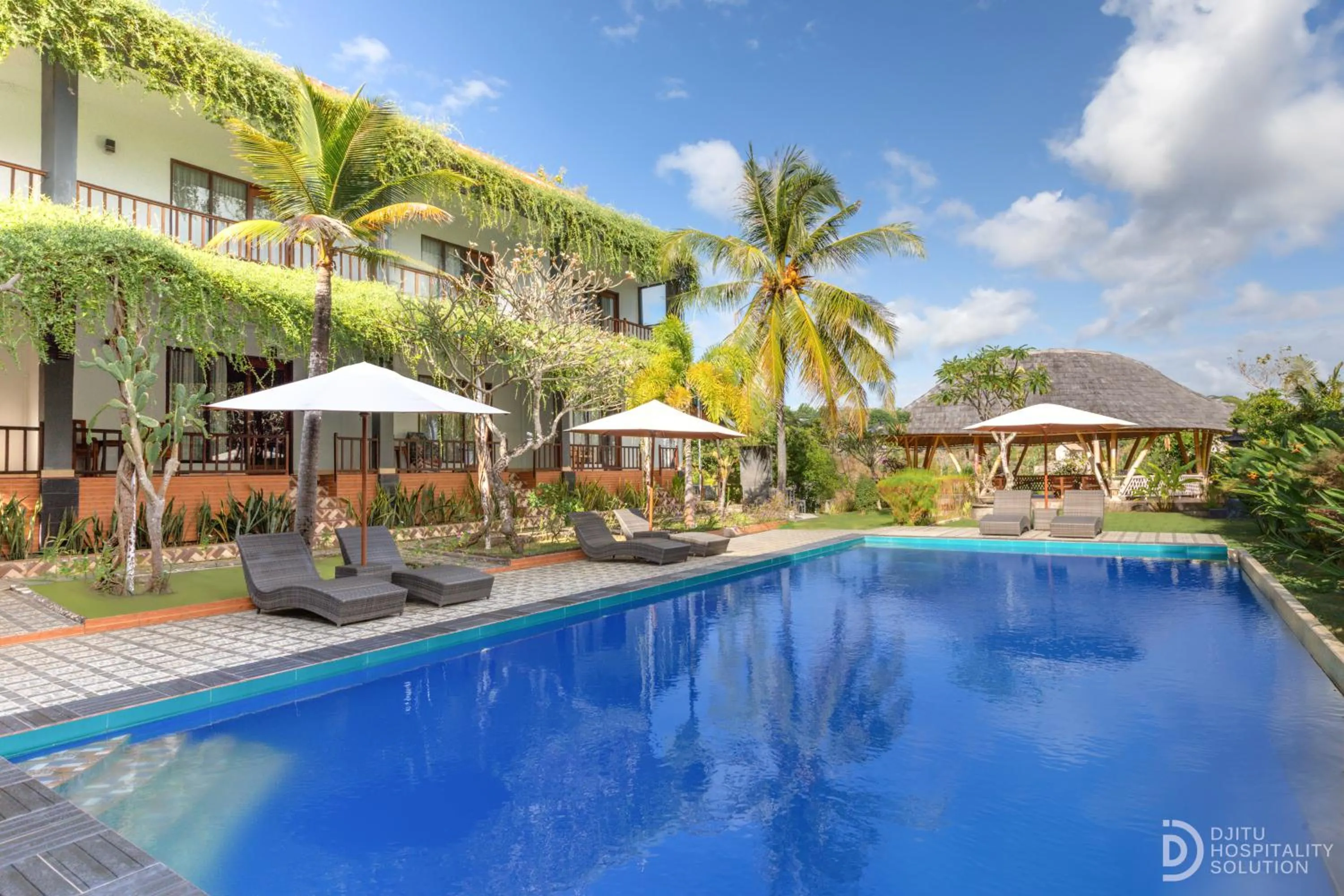 Property building in Tinggian Hill Retreat