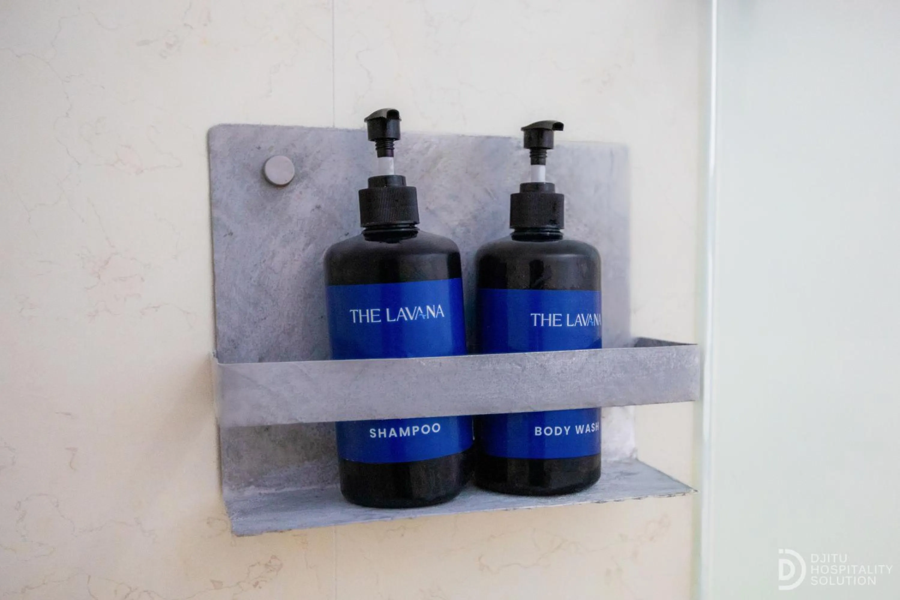 Bathroom in Tinggian Hill Retreat