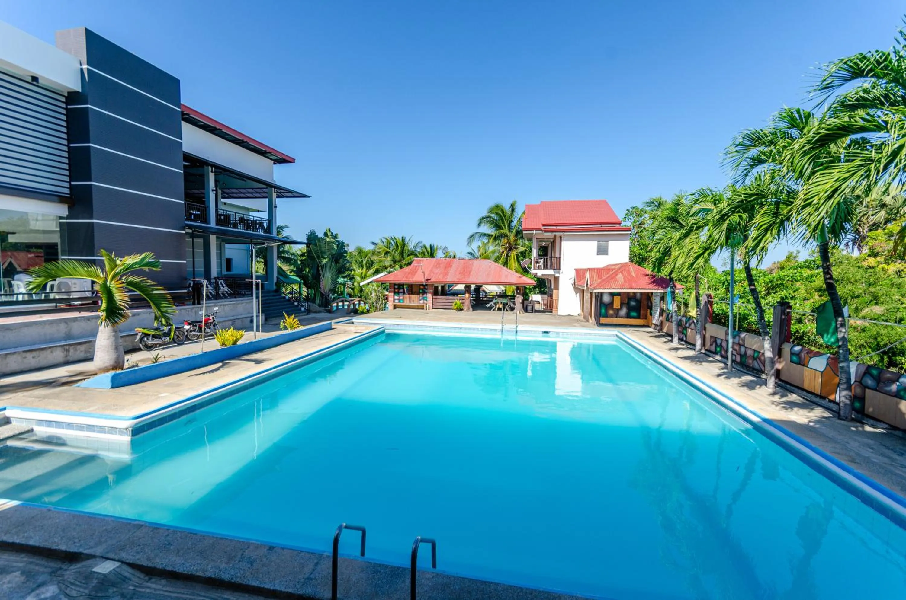 Swimming pool in Magsaysay Hillside Resort powered by Cocotel