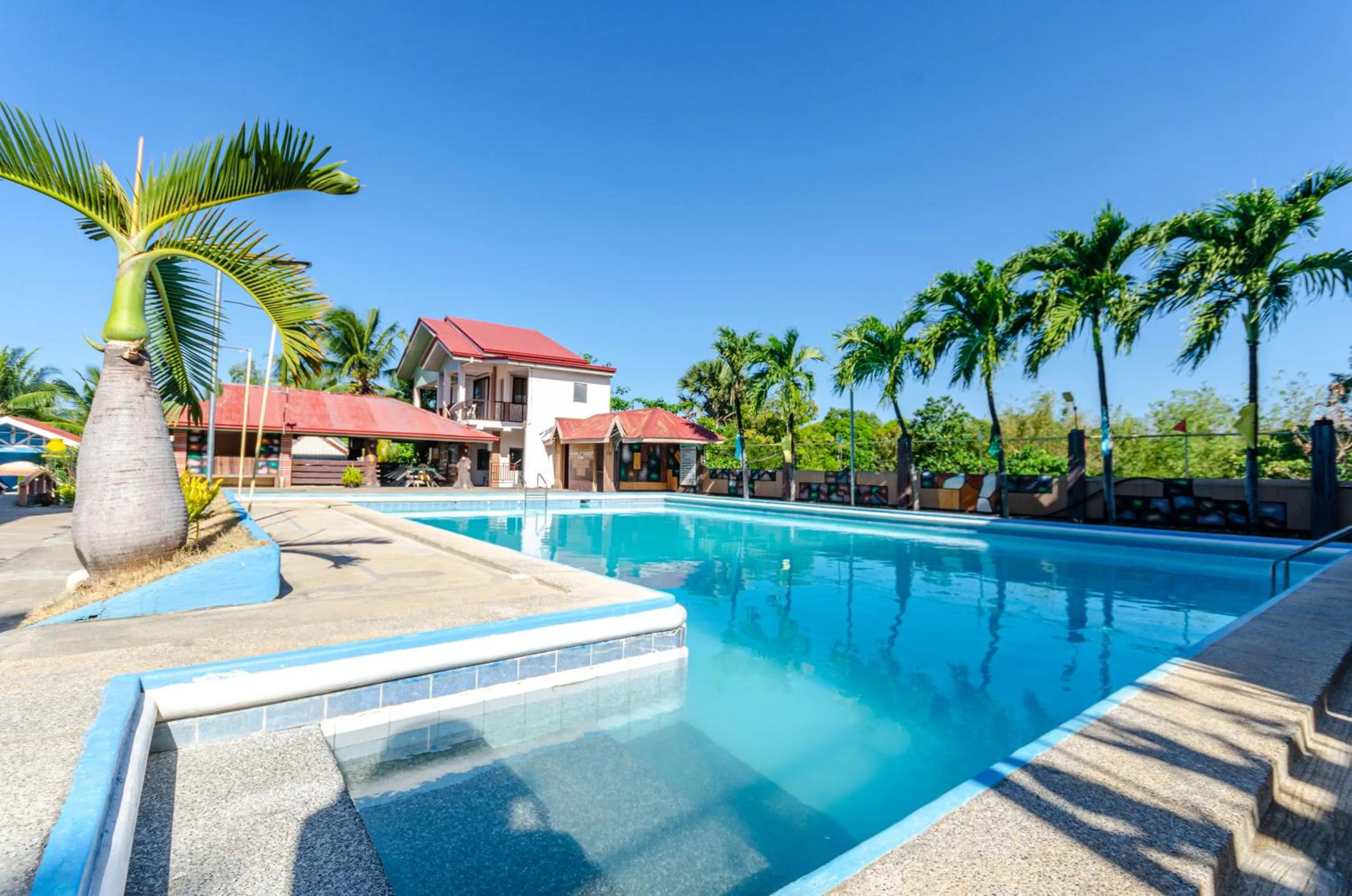 Swimming pool in Magsaysay Hillside Resort powered by Cocotel