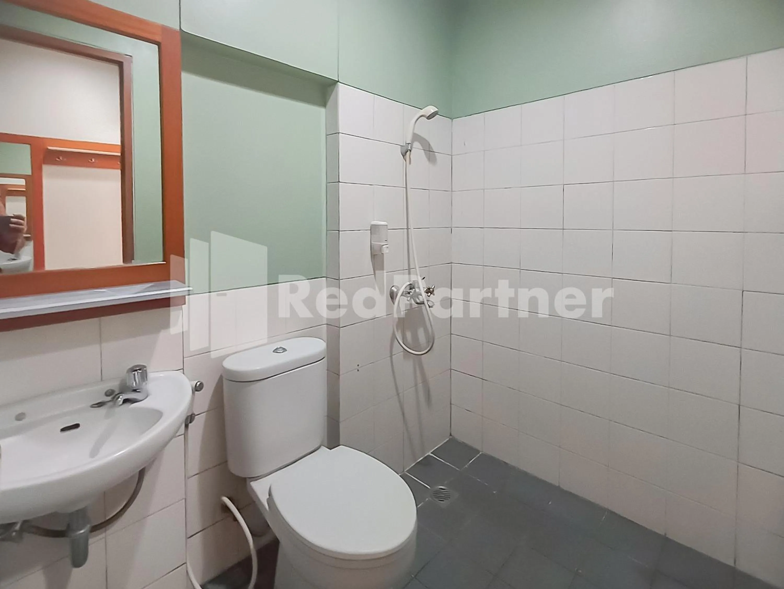 Bathroom in Sang Surya GuestHouse Syariah Near RS Hasan Sadikin Mitra RedDoorz